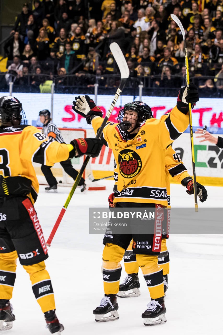 Luleås Petra Nieminen jublar