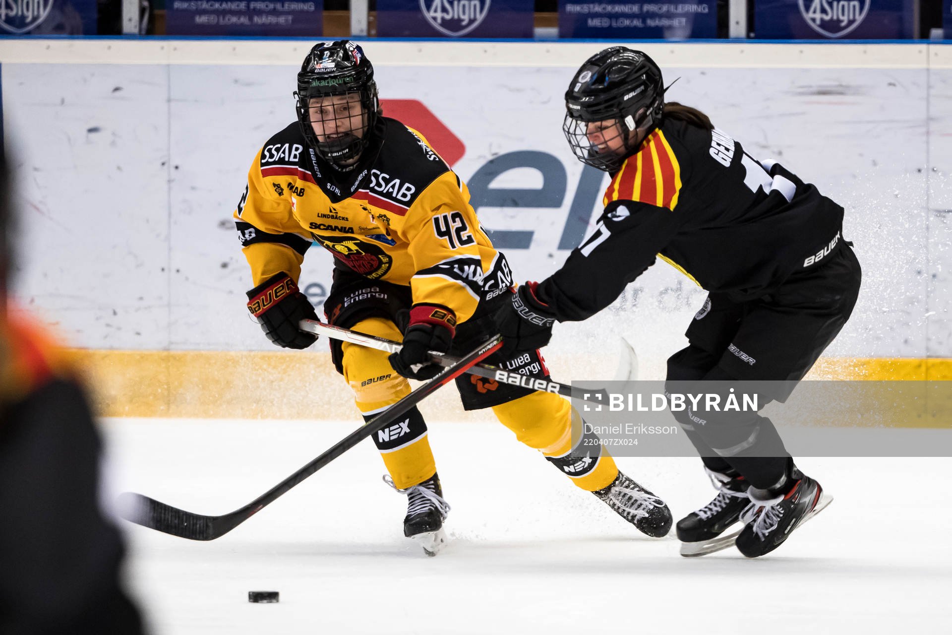 Luleås Viivi Vainikka och Brynäs Jaycee Gebhard