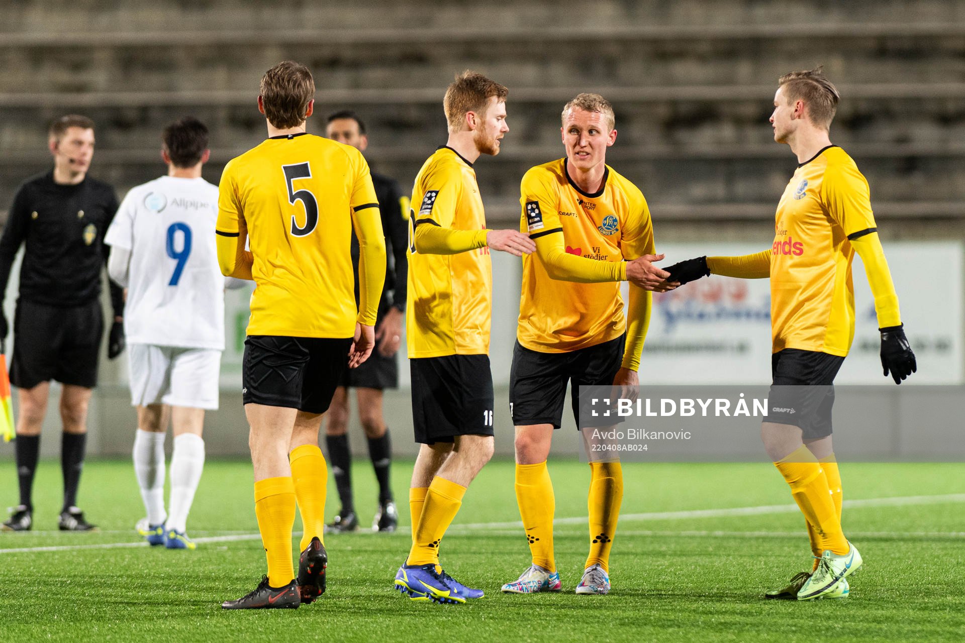 Lunds spelare jublar efter slutsignalen under fotbollsmatchen i Ettan södra mellan Lunds BK och IFK Malmö den 8 april 2022 i Lund.