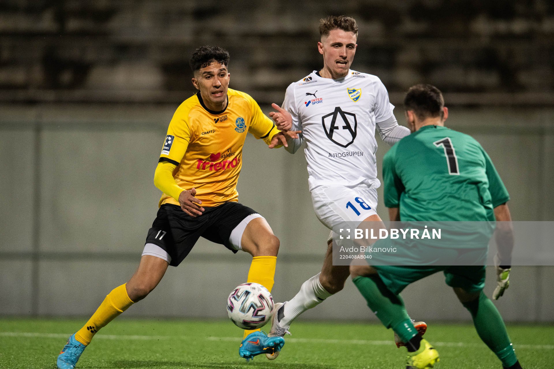 Lunds Elyas Bouzaiene mot IFK Malmös Hampus Ferhm