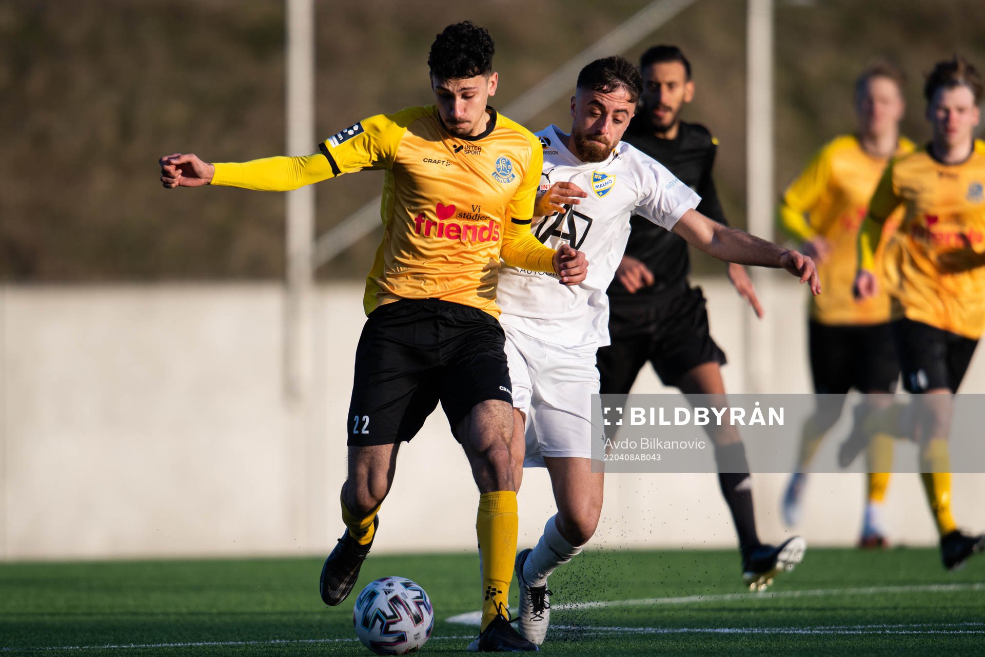 Lunds Dion Krasniqi och IFK Malmös Alan Asaad under fotbollsmatchen i Ettan södra mellan Lunds BK och IFK Malmö den 8 april 2022 i Lund.