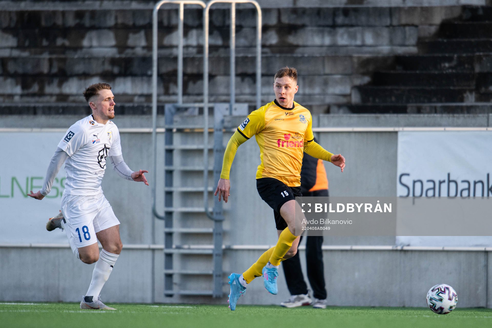 Lunds Gustav Båth Sågänger jagas av IFK Malmös Hampus