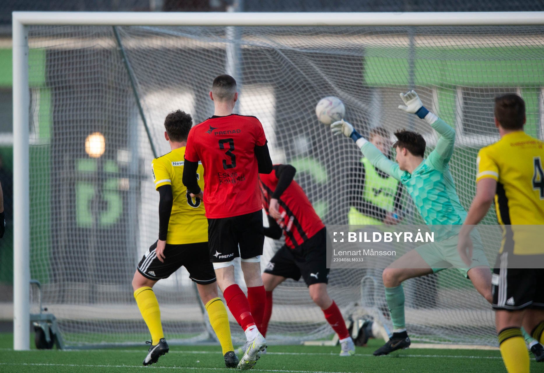 IFK Hässleholms Max Nilsson gör 2-0 i matchen i div. 2