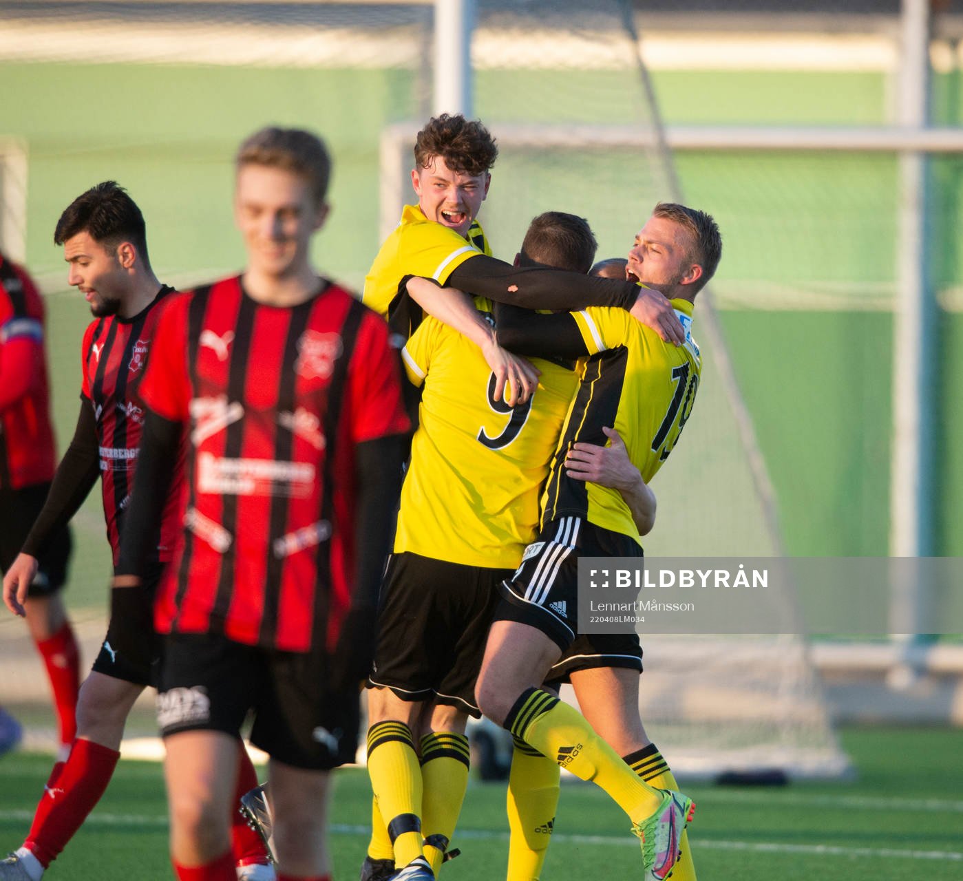 IFK Hässleholms Max Nilsson gör 2-0 och jublar i matchen