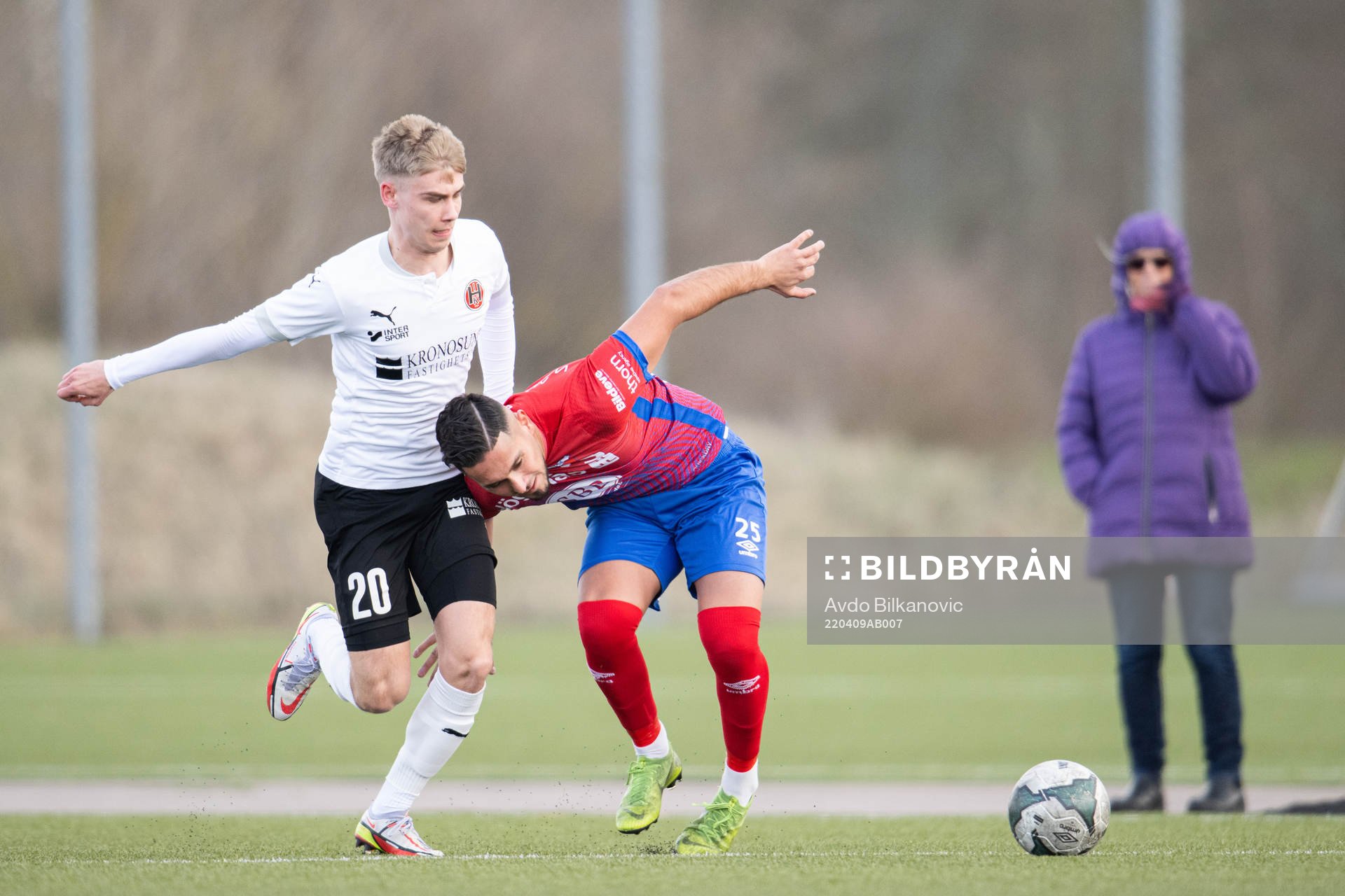 Hittarps Oliver Rosendahl och Höganäs Mohammad Kaawach