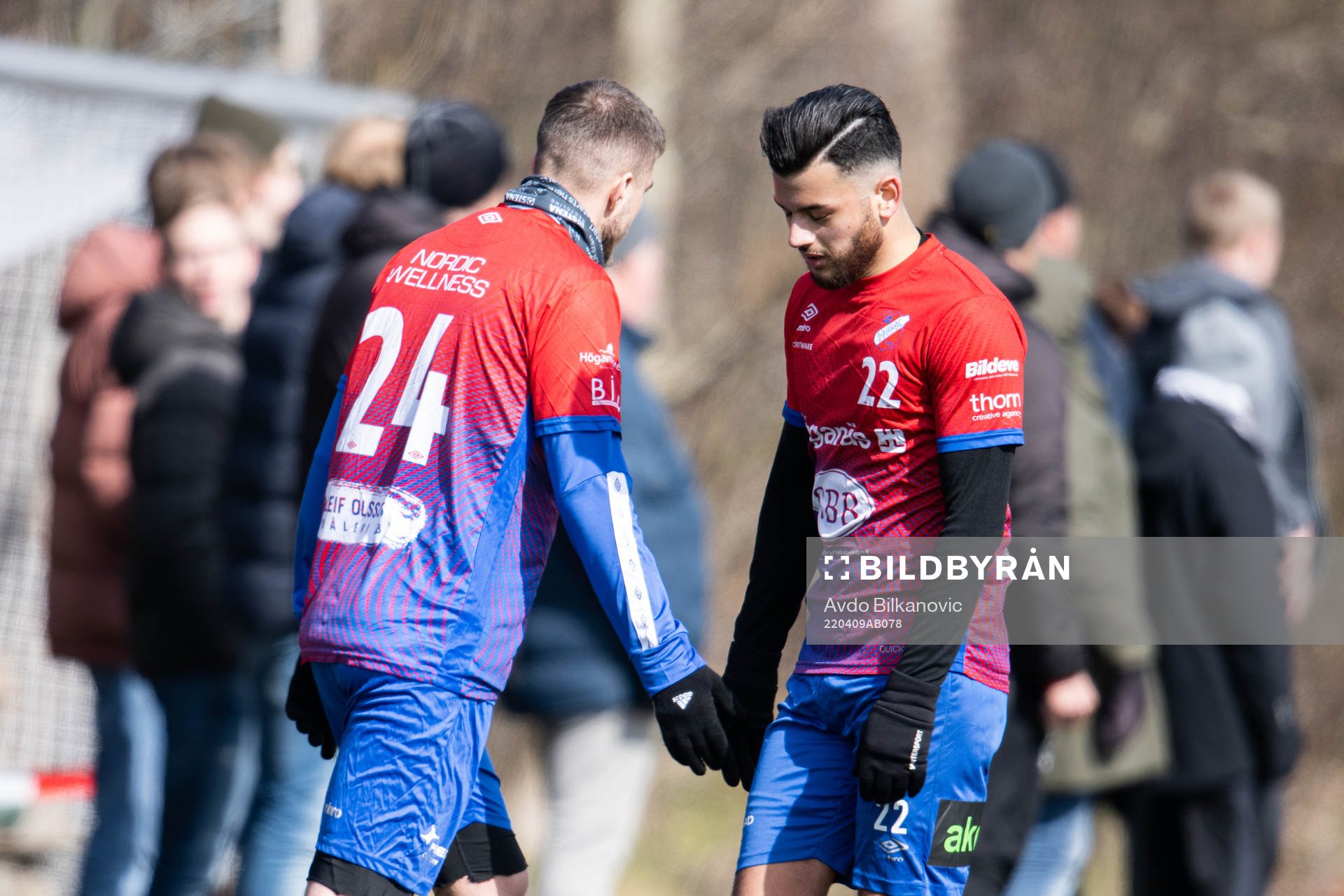 Höganäs Edmond Kelmendi bytts in is stället för Stanley Batres Prado under fotbollsmatchen i Division 2 Västra Götaland mellan Höganäs och Hittarp den 9 april 2022 i Höganäs .