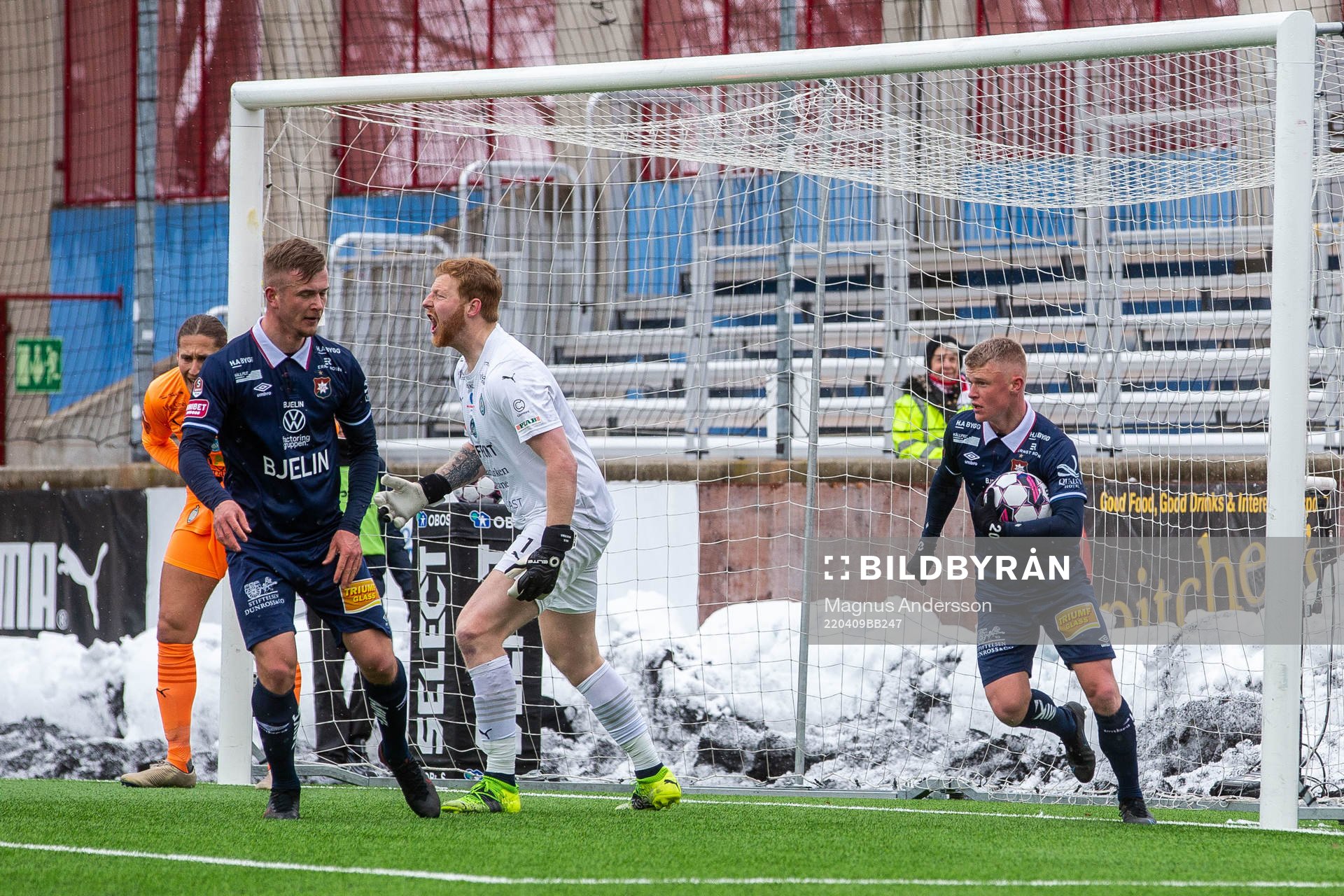 Örgrytes Alexander Ahl-Holmström jublar efter 4-3 under fotbollsmatchen i Superettan mellan AFC Eskilstuna och Örgryte den 9 april 2022 i Eskilstuna.