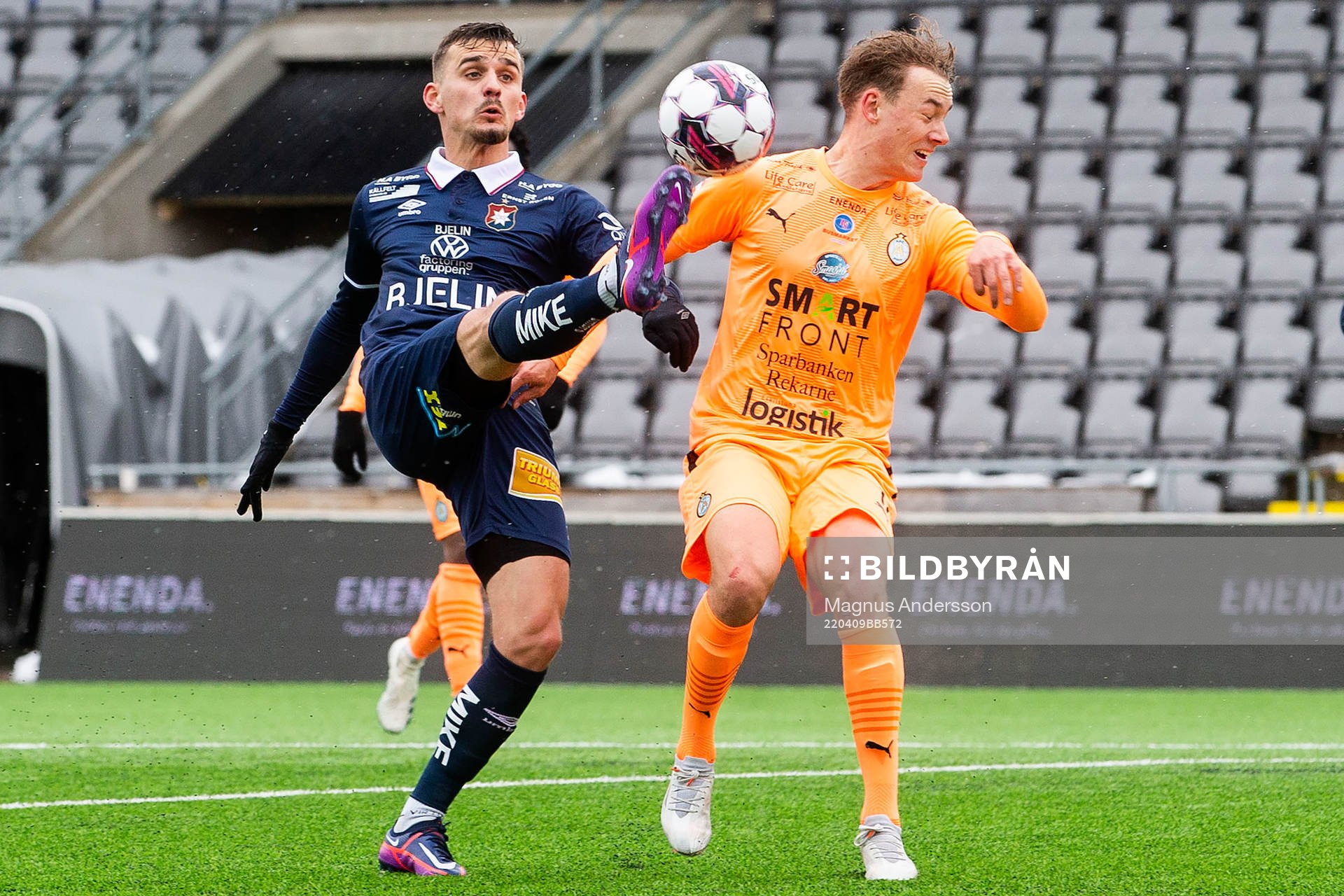 Örgrytes Ajdin Zeljkovic och AFC Eskilstunas  Anton Ekeroth