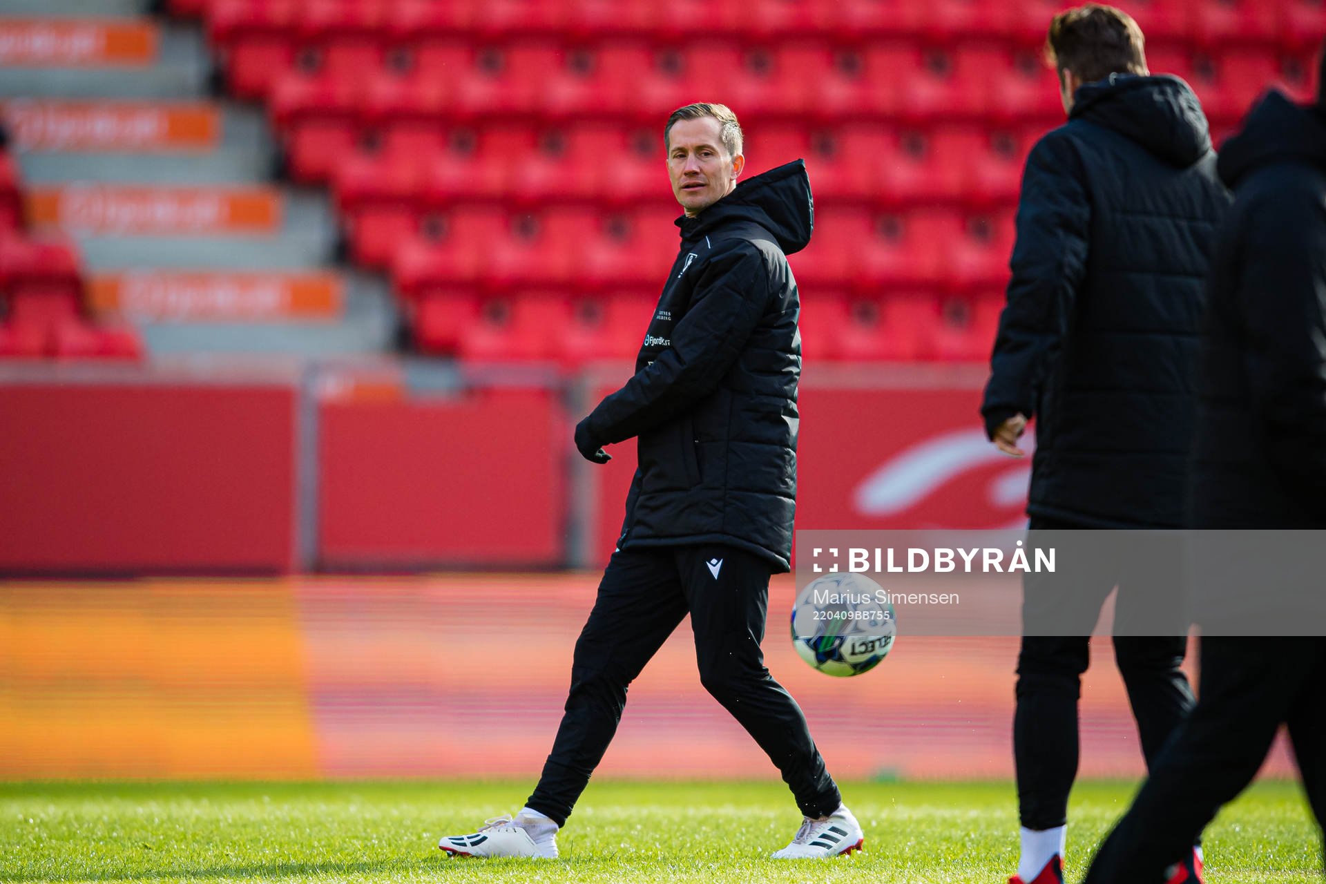Morten Gamst Pedersen of Åsane warms up