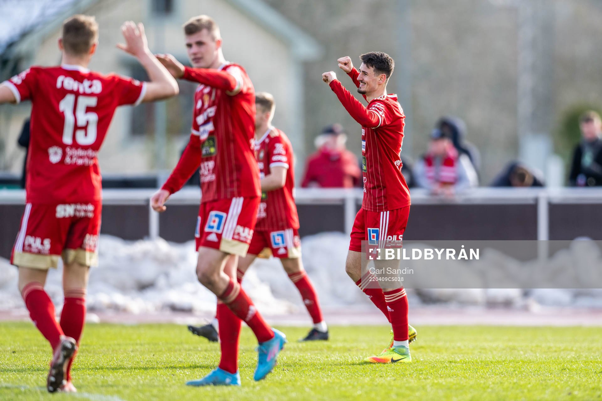 Skövdes Aldin Basic jublar efter fotbollsmatchen i Superettan mellan Skövde AIK och Landskrona den 9 april 2022 i Skövde. 