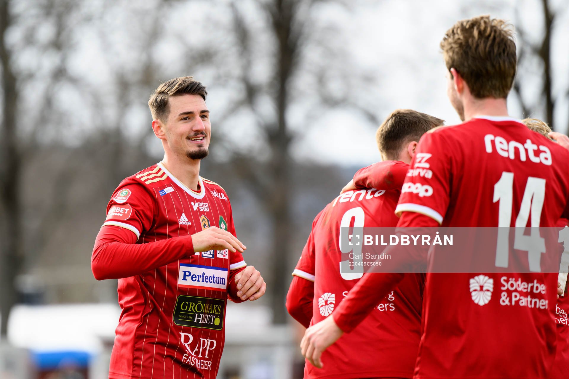 Skövdes Aldin Basic jublar efter 1-0 under fotbollsmatchen i Superettan mellan Skövde AIK och Landskrona den 9 april 2022 i Skövde. 