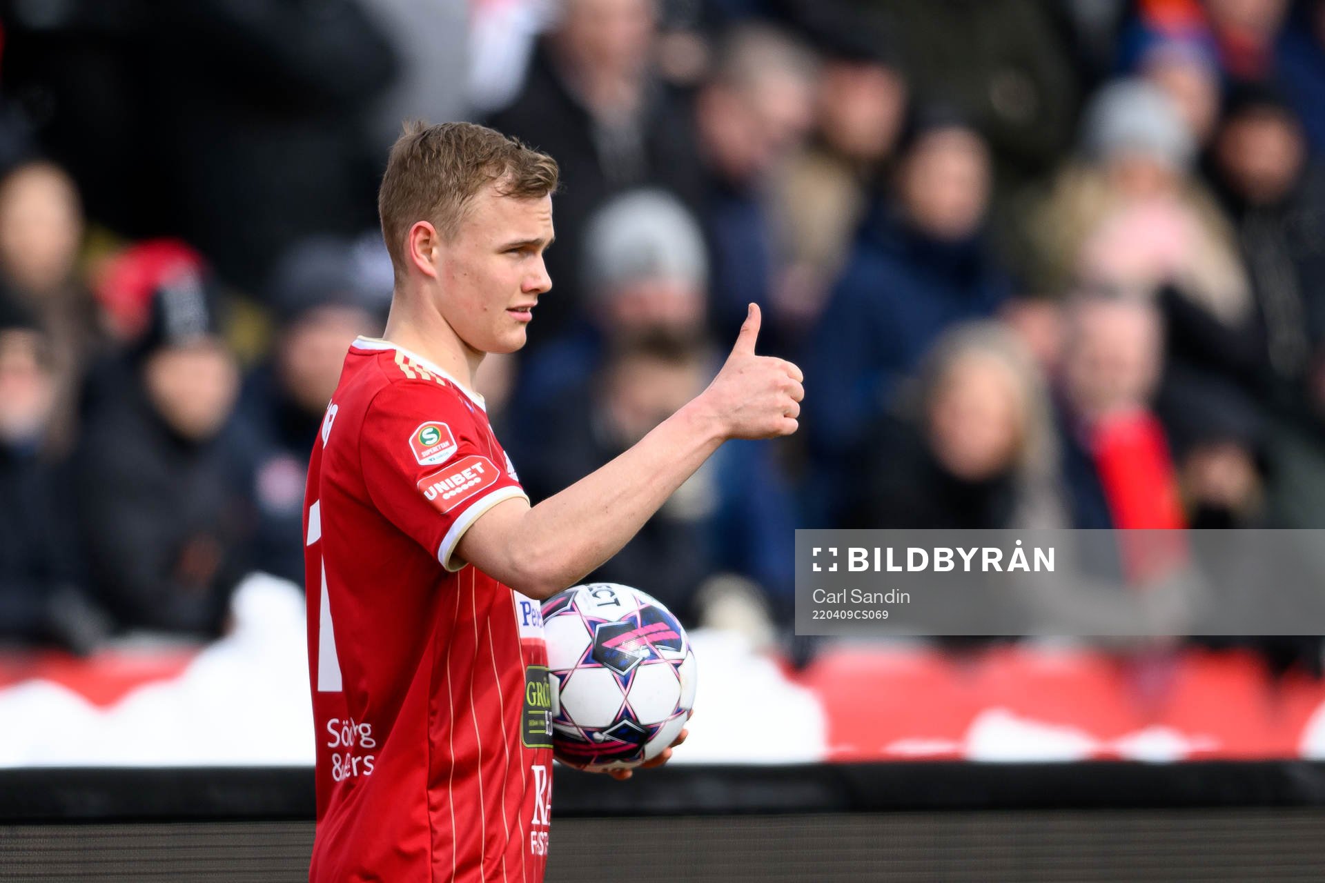 Skövdes Gustav Friberg gör tummen upp