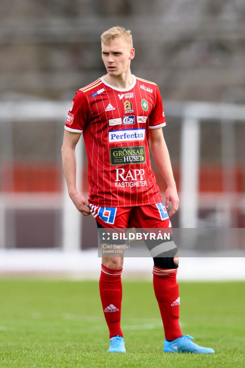 Skövdes Oscar Lennerskog under fotbollsmatchen i Superettan mellan Skövde AIK och Landskrona den 9 april 2022 i Skövde. 