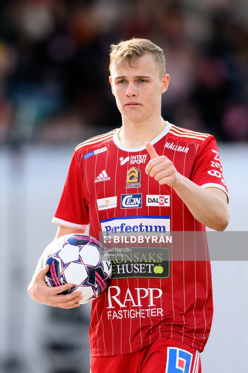Skövdes Gustav Friberg gör tummen upp