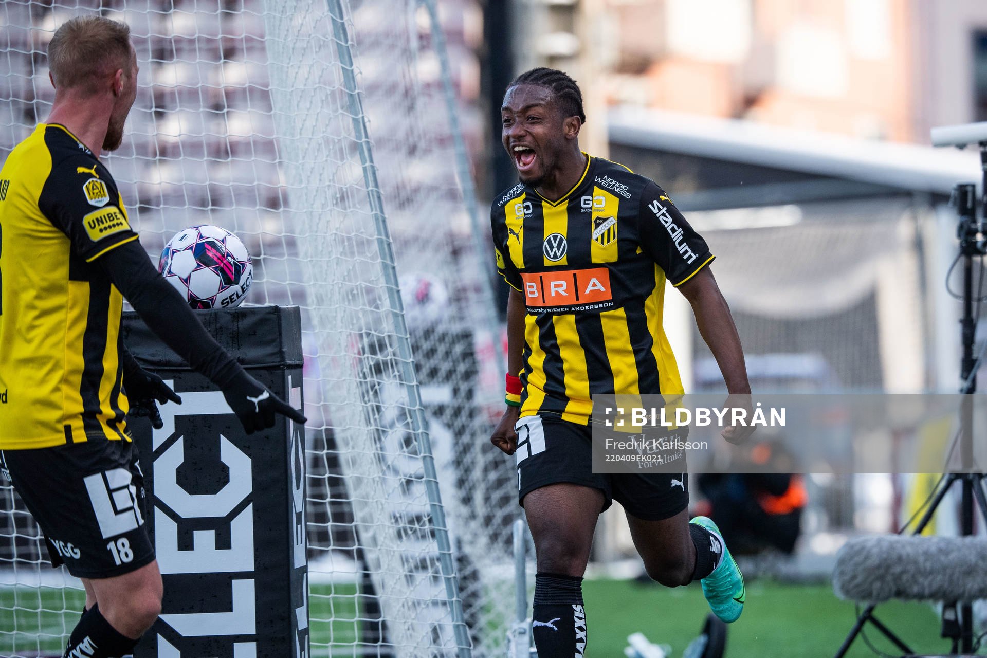 Häckens Ibrahim Sadiq jublar