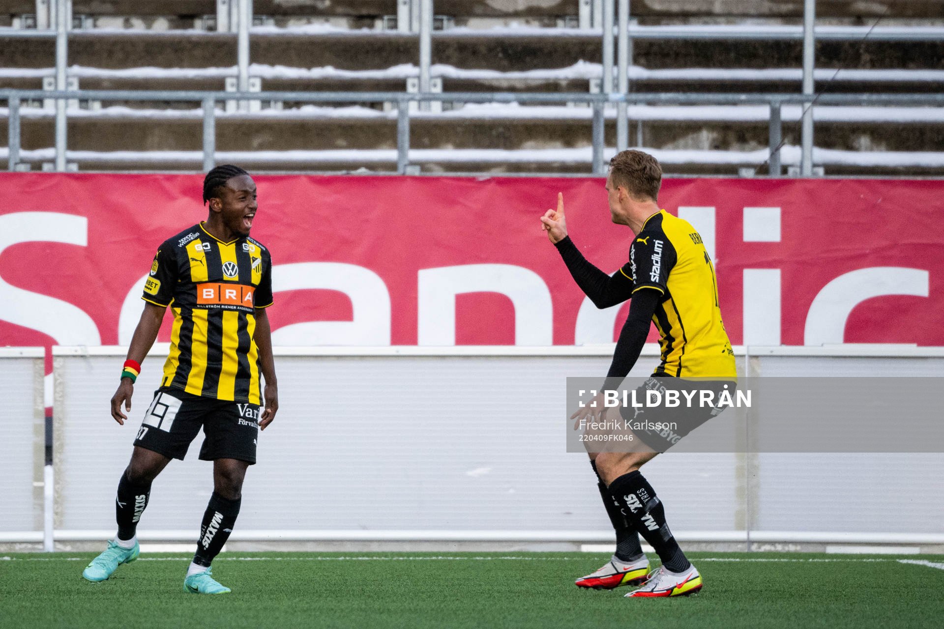 Häckens Ibrahim Sadiq jublar