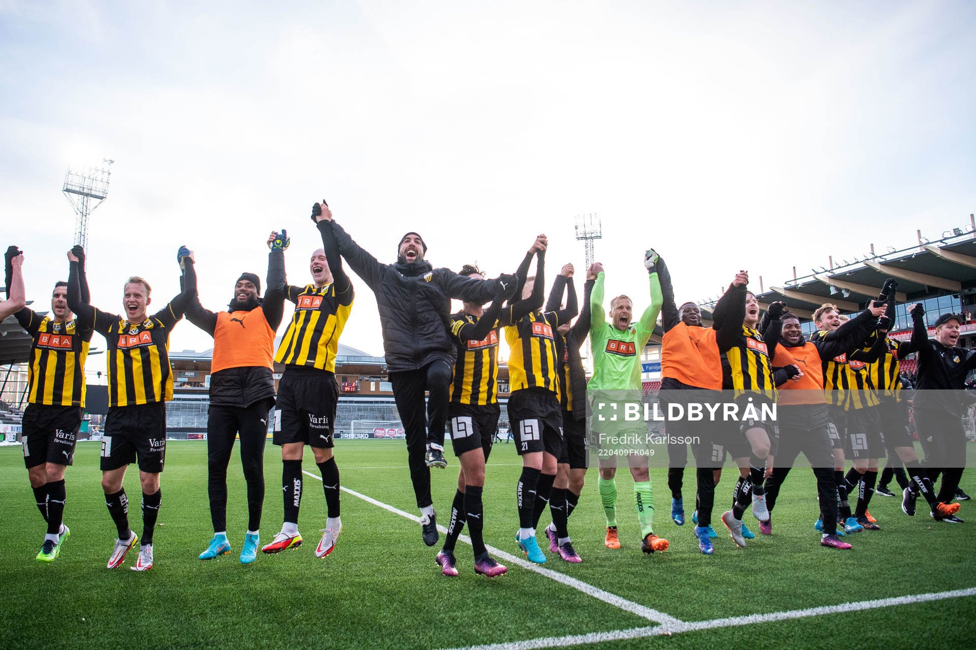Häckens spelare jublar