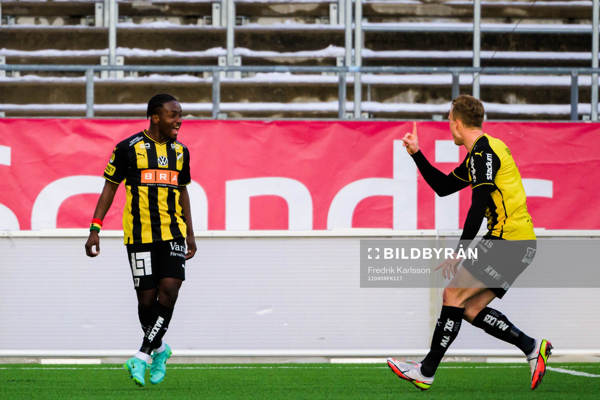 Häckens Ibrahim Sadiq jublar