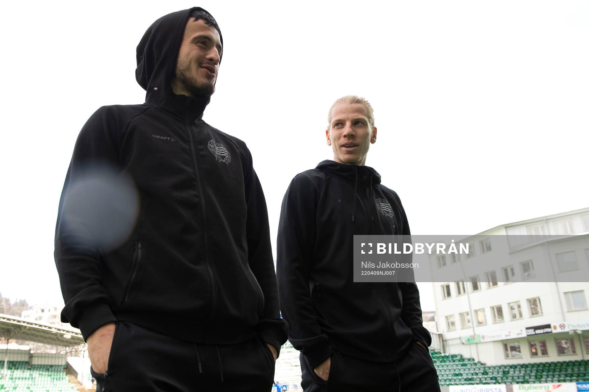 Hammarbys Astrit Selmani och Gustav Ludwigson innan