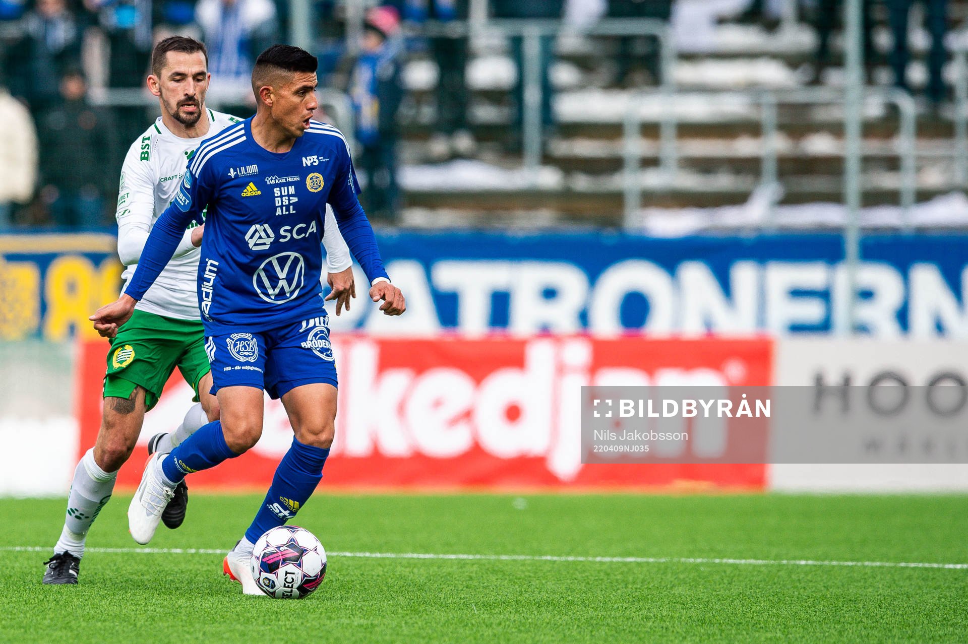 Hammarbys Loret Sadiku och Sundsvalls Joe Corona