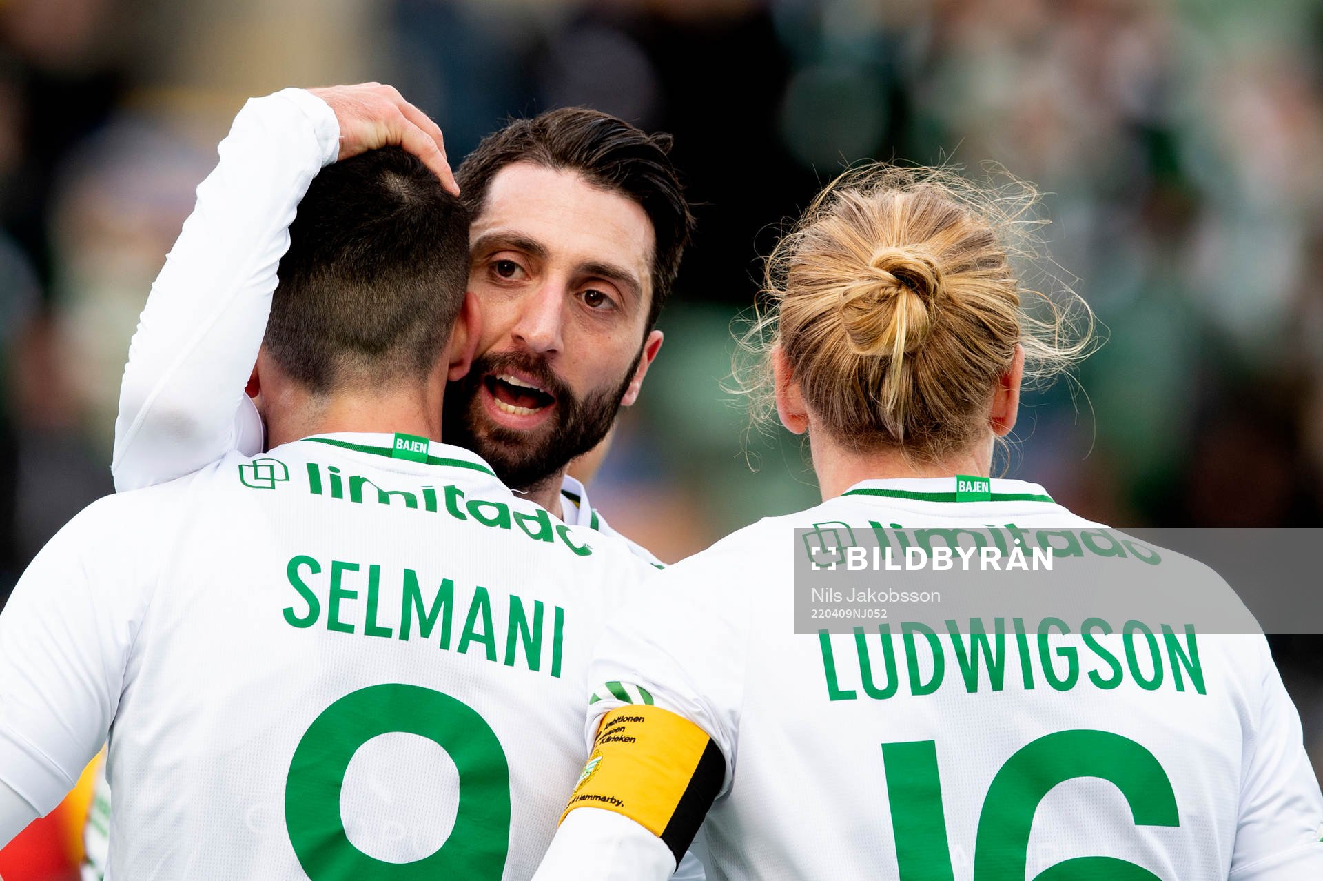 Hammarbys Astrit Selmani, Nahir Besara, Gustav Ludwigson jublar efter 1-5 under fotbollsmatchen i Allsvenskan mellan GIF Sundsvall och Hammarby den 9 april 2022 i Sundsvall.