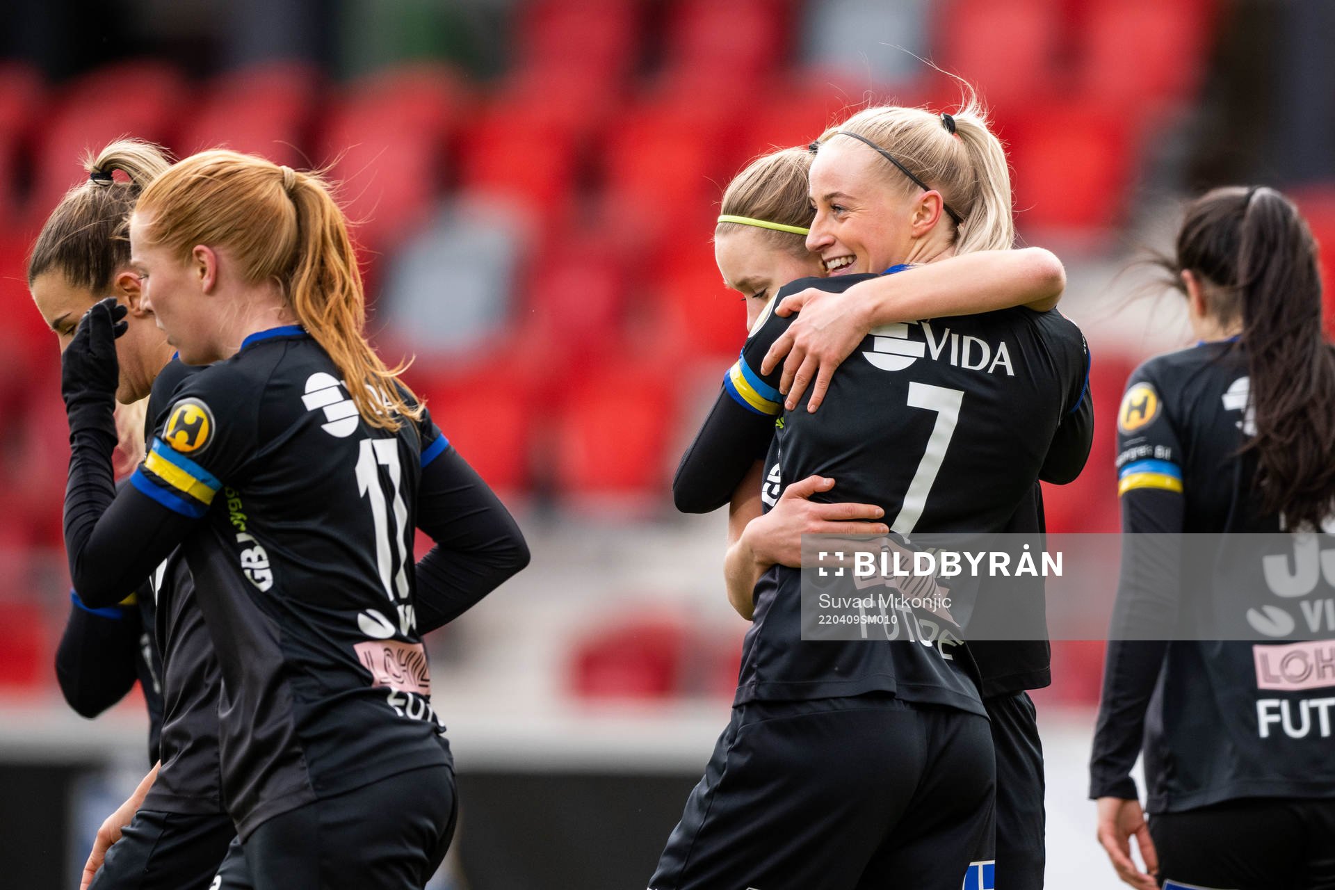 Växjös Hanna Stokki jublar efter 2-0 under fotbollsmatchen i Elitettan mellan Växjö och Team TG den 9 april 2022 i Växjö. 