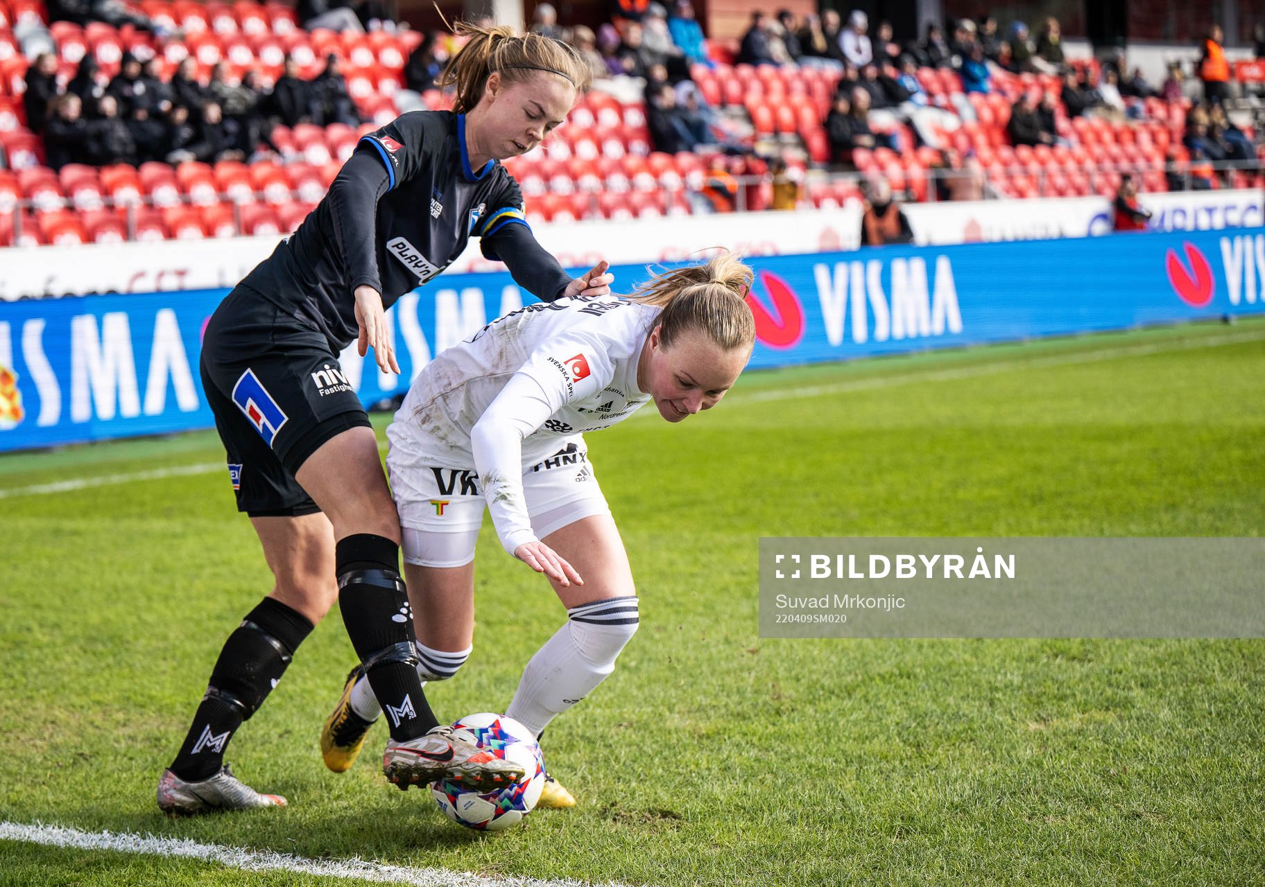 Växjös Elin Nilsson och Team TGs Elin Abrahamsson