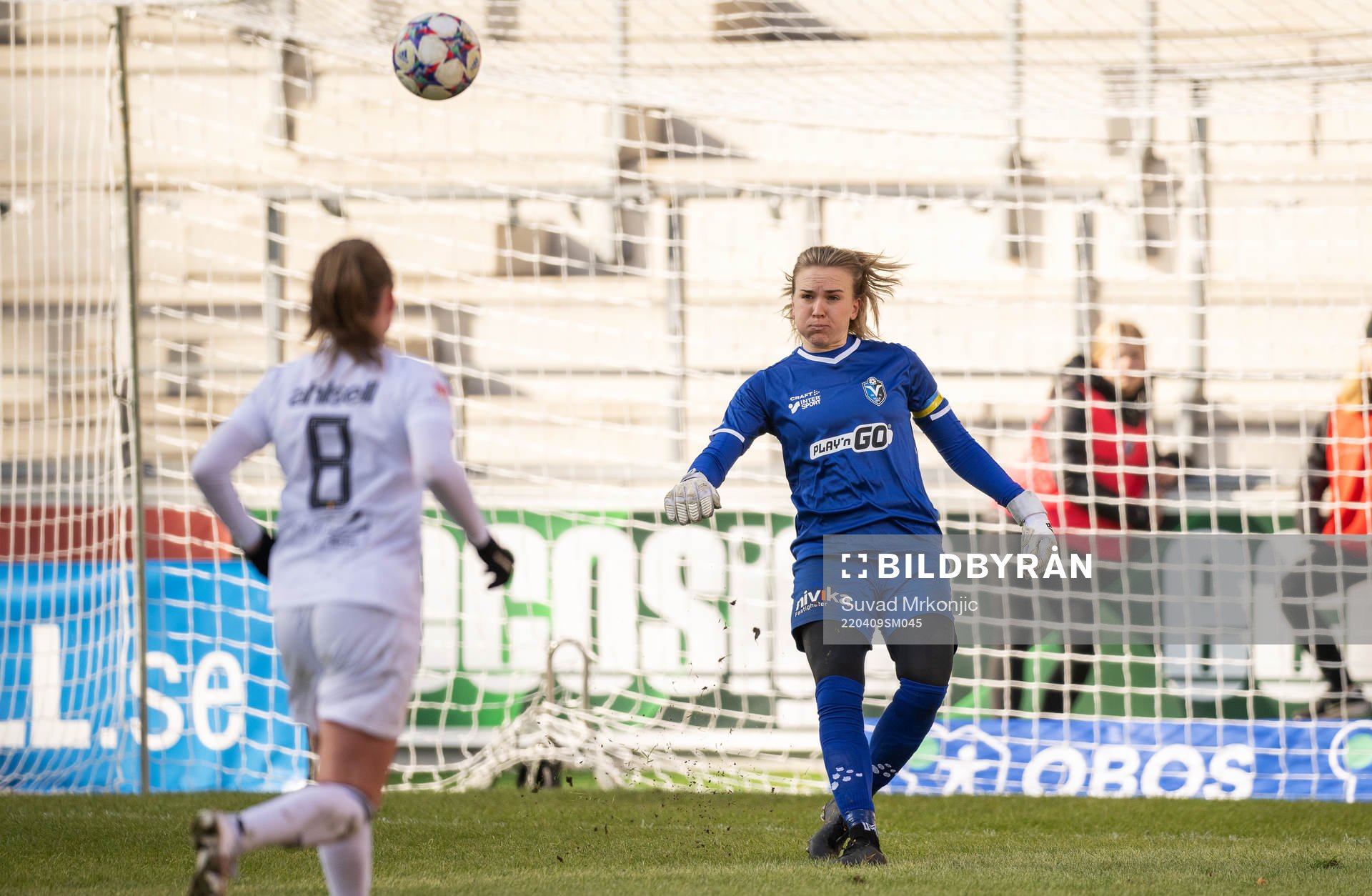 Växjös målvakt Lisa van der Hoek Karlsson under fotbollsmatchen i Elitettan mellan Växjö och Team TG den 9 april 2022 i Växjö. 