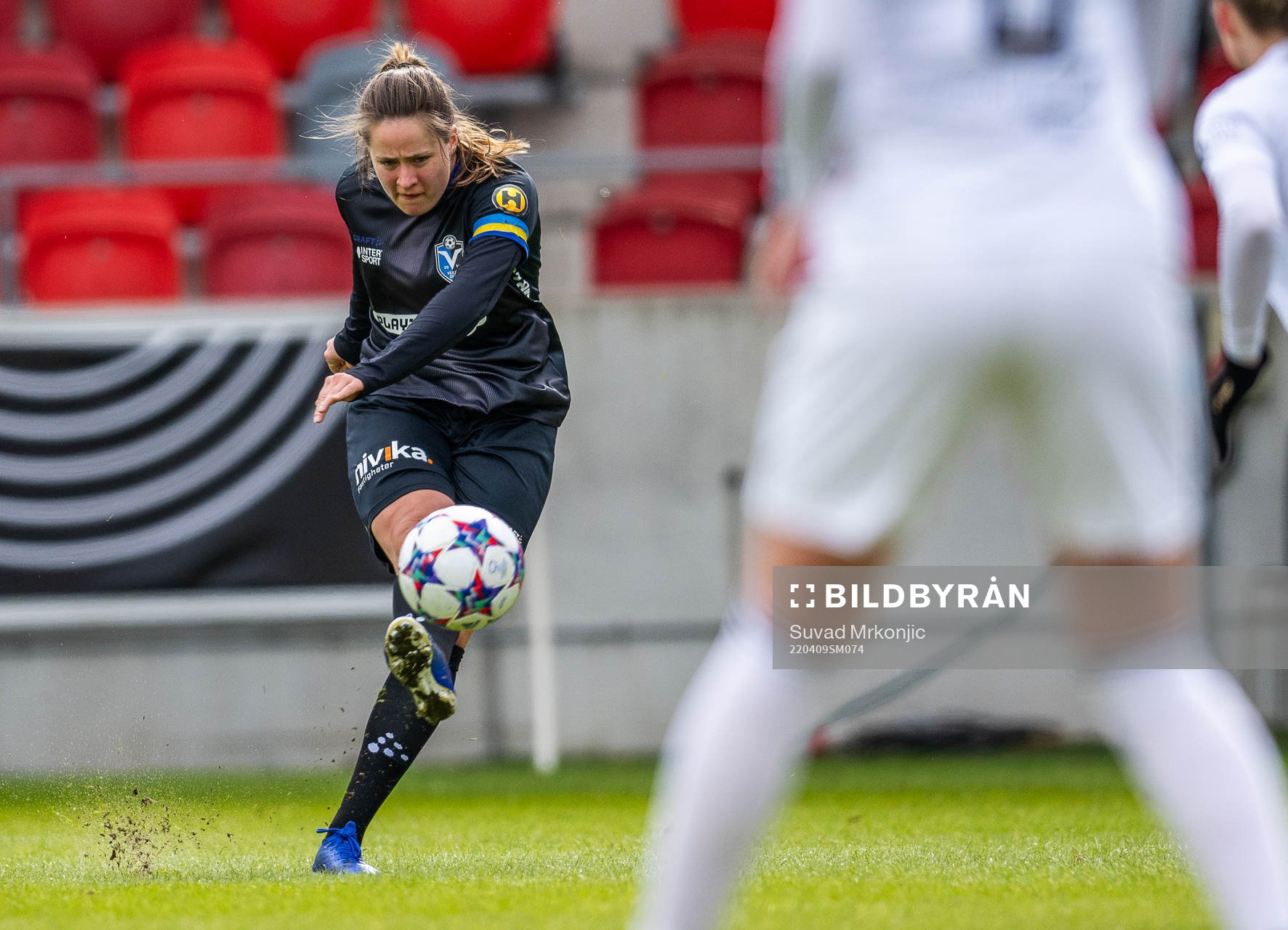 Växjös Thea Birgerud under fotbollsmatchen i Elitettan mellan Växjö och Team TG den 9 april 2022 i Växjö. 
