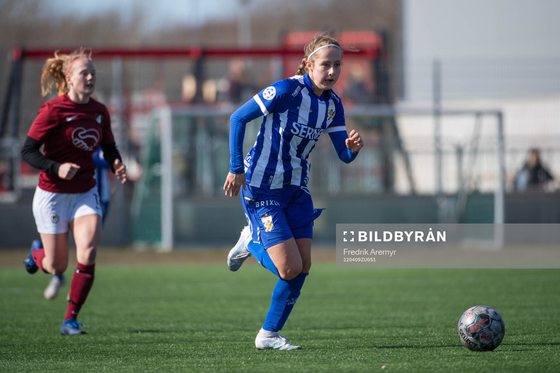 IFK Göteborgs Isabella Svanström under fotbollsmatchen i division två mellan Öckerö och IFK Göteborg den 9 april 2022 i Öckerö.