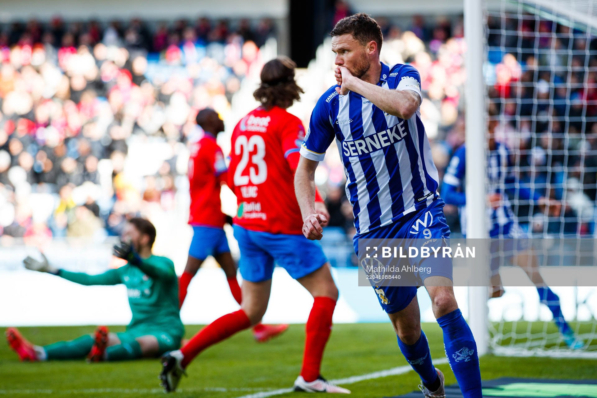 IFK Göteborgs Marcus Berg jublar efter 0-1 under fotbollsmatchen i Allsvenskan mellan Helsingborg och IFK Göteborg den 10 april 2022 i Helsingborg.