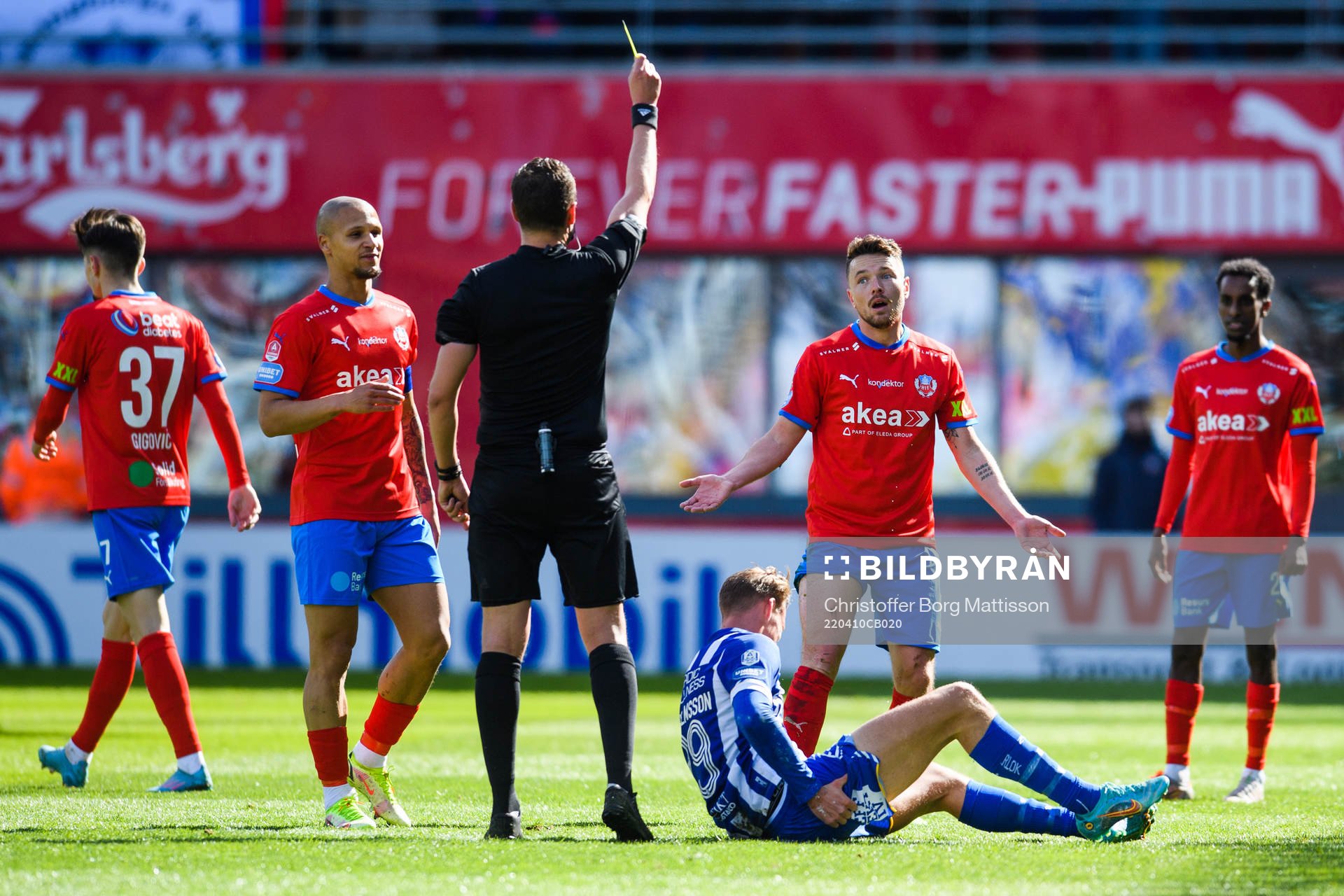 Helsingborgs Viljormur Davidsen får gult kort