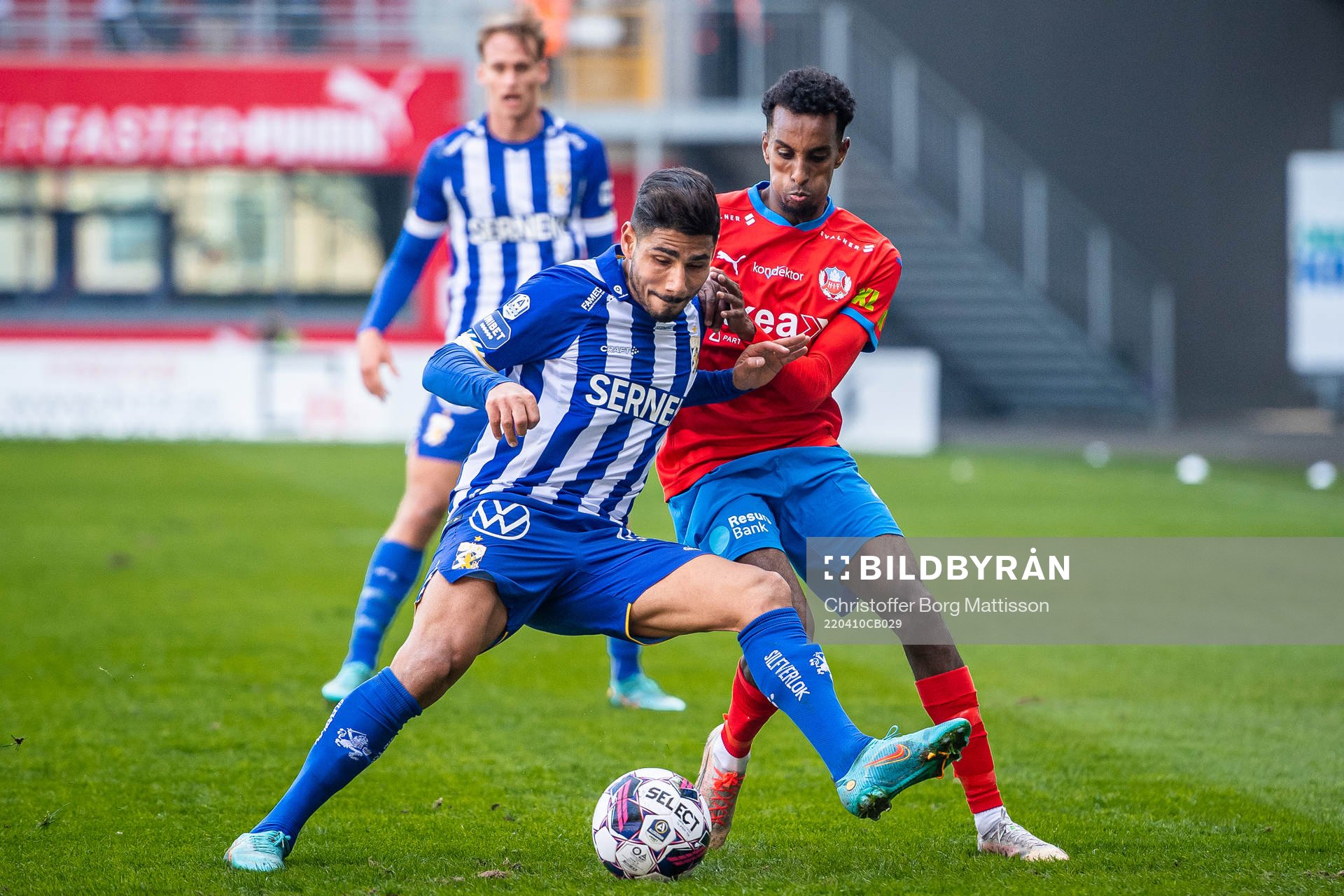 IFK Göteborgs Hosam Aiesh och Helsingborgs Taha Ali