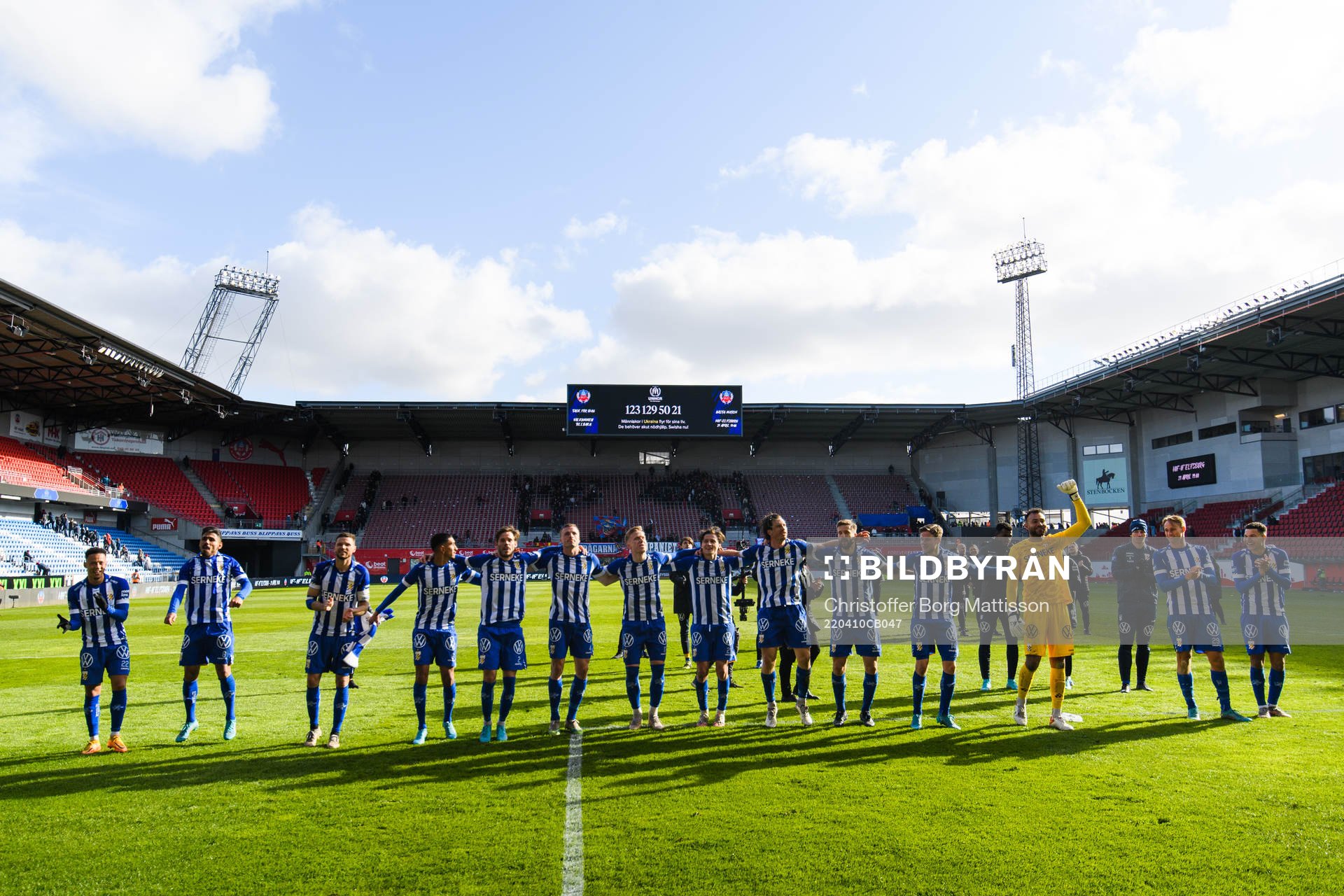 IFK Göteborgs spelare jublar efter fotbollsmatchen i Allsvenskan mellan Helsingborg och IFK Göteborg den 10 april 2022 i Helsingborg.
