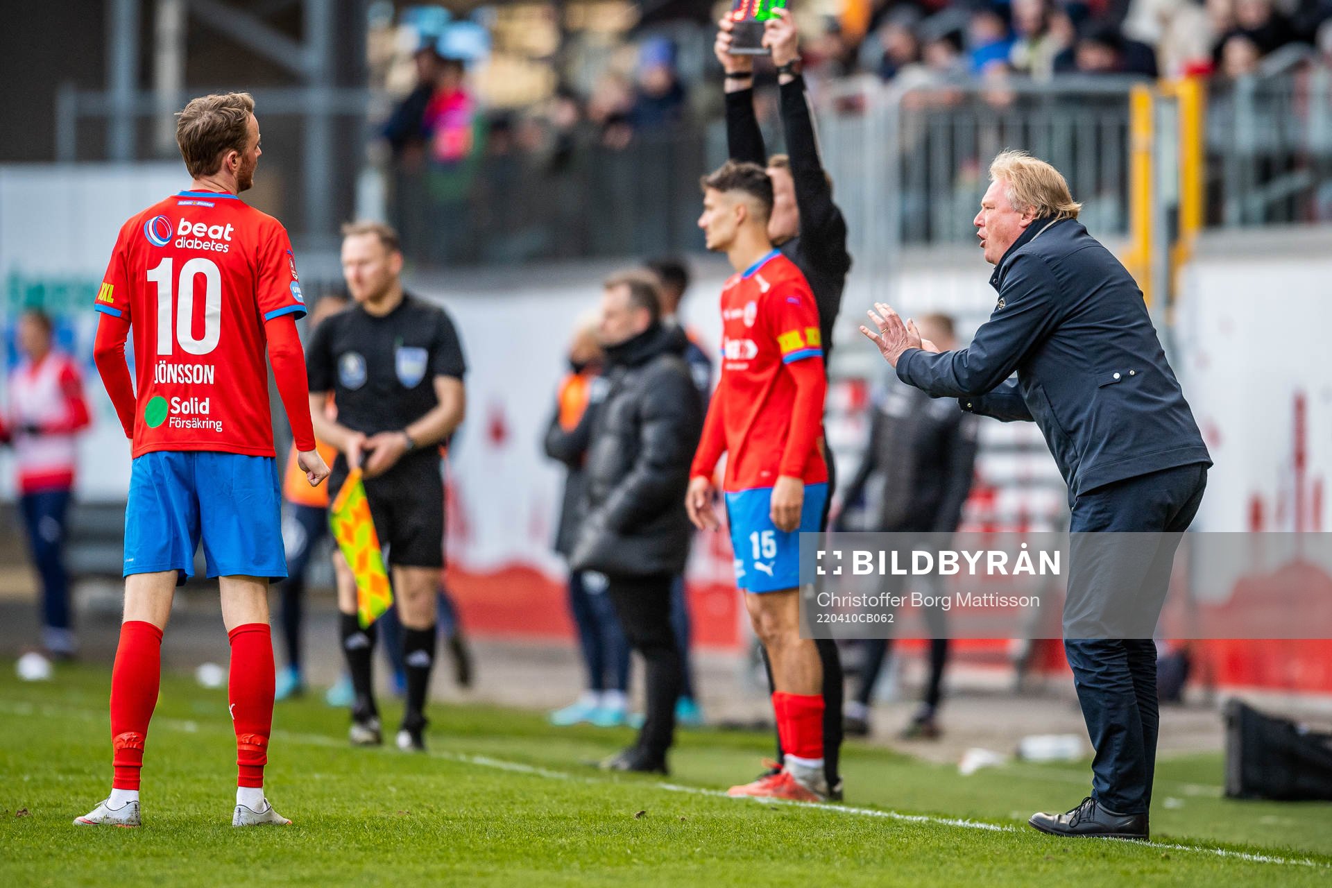 Helsingborgs tränare Jörgen Lennartsson instruerar Rasmus