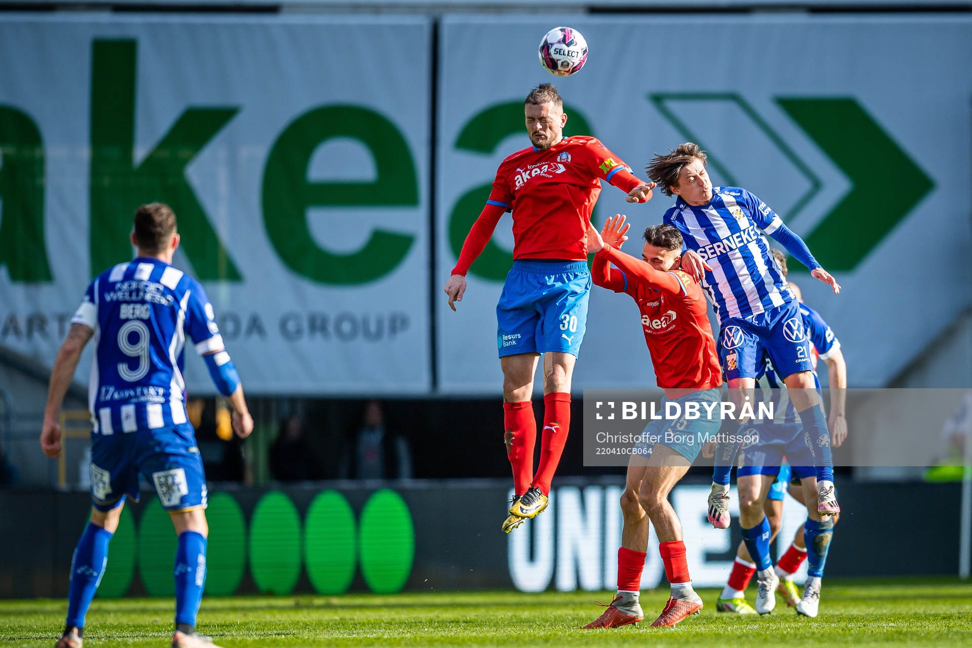 Helsingborgs Albert Ejupi och IFK Göteborgs Simon Thern