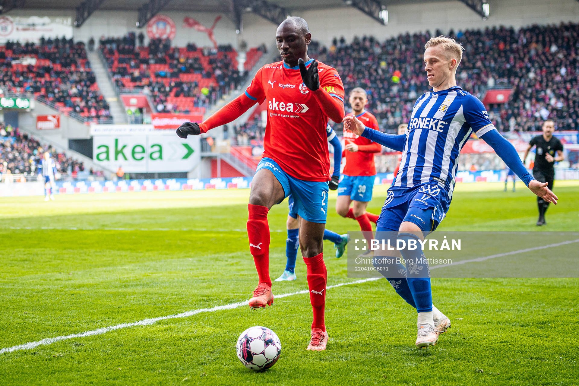 Helsingborgs Ravy Tsouka-Dozi och IFK Göteborgs Oscar Wendt