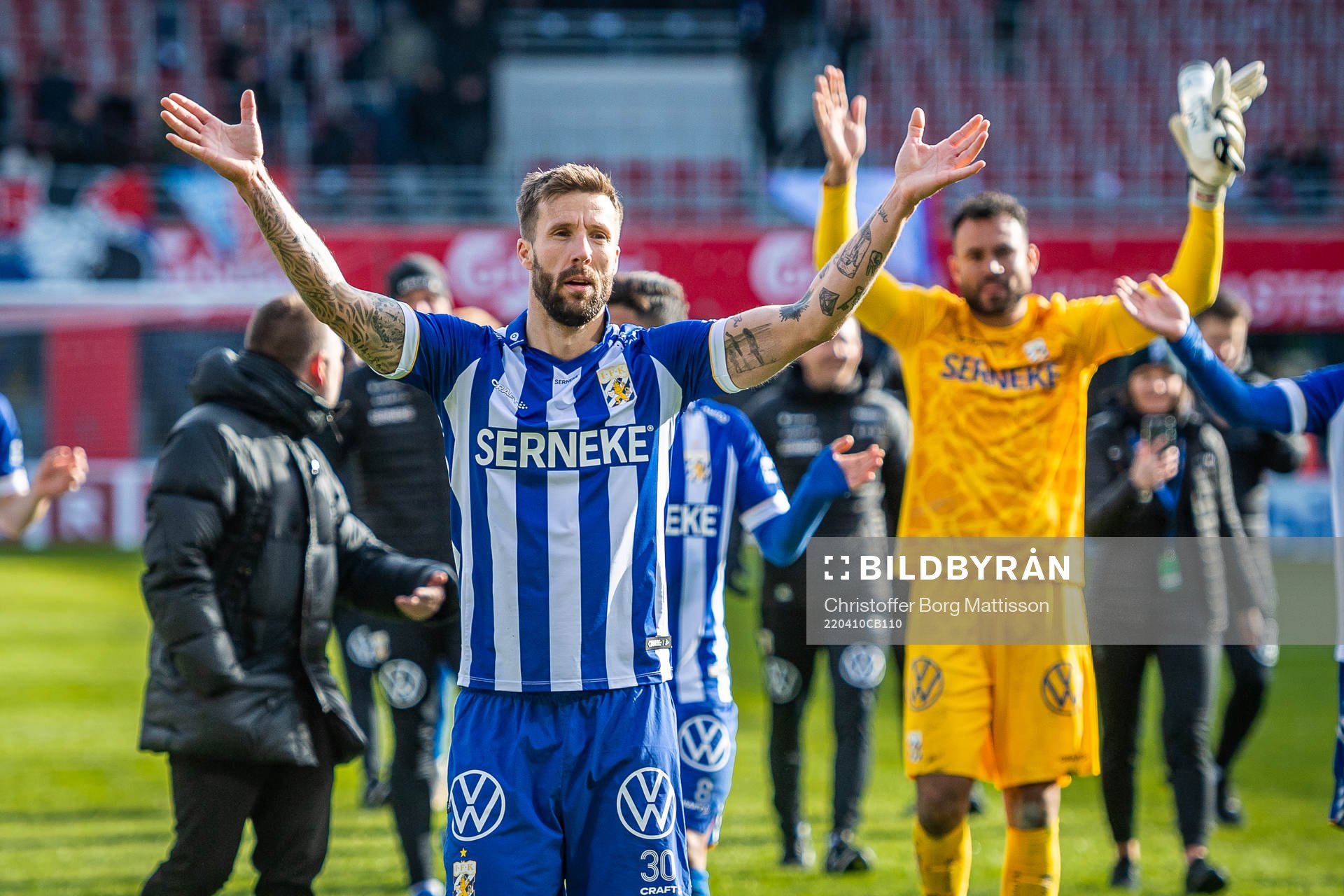 IFK Göteborgs Mattias Bjärsmyr tackar publiken