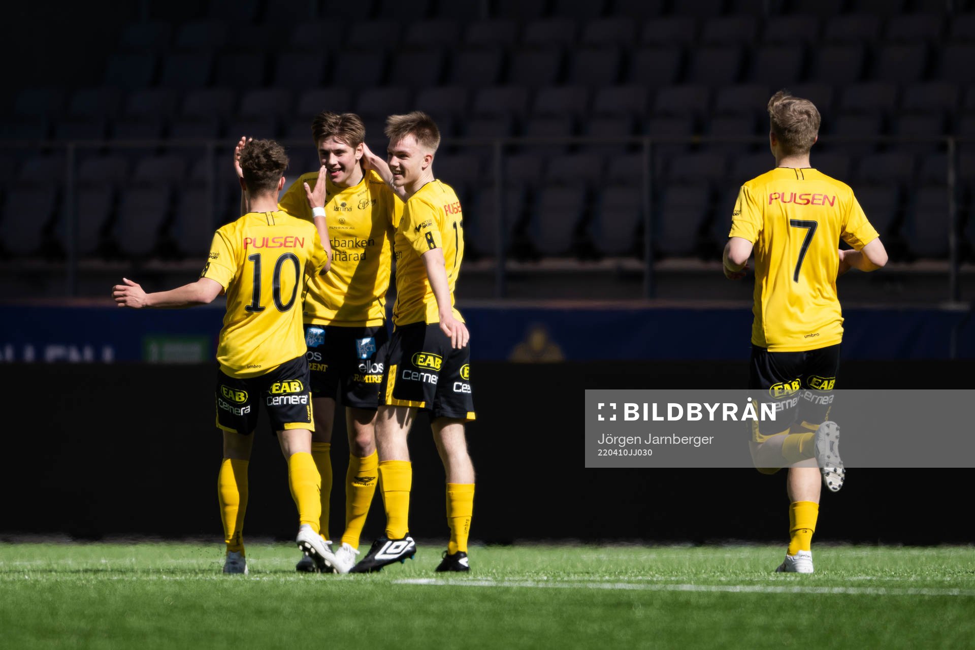 Elfsborgs Lukas Paulsén jublar med Theo Eliasson och Enzo