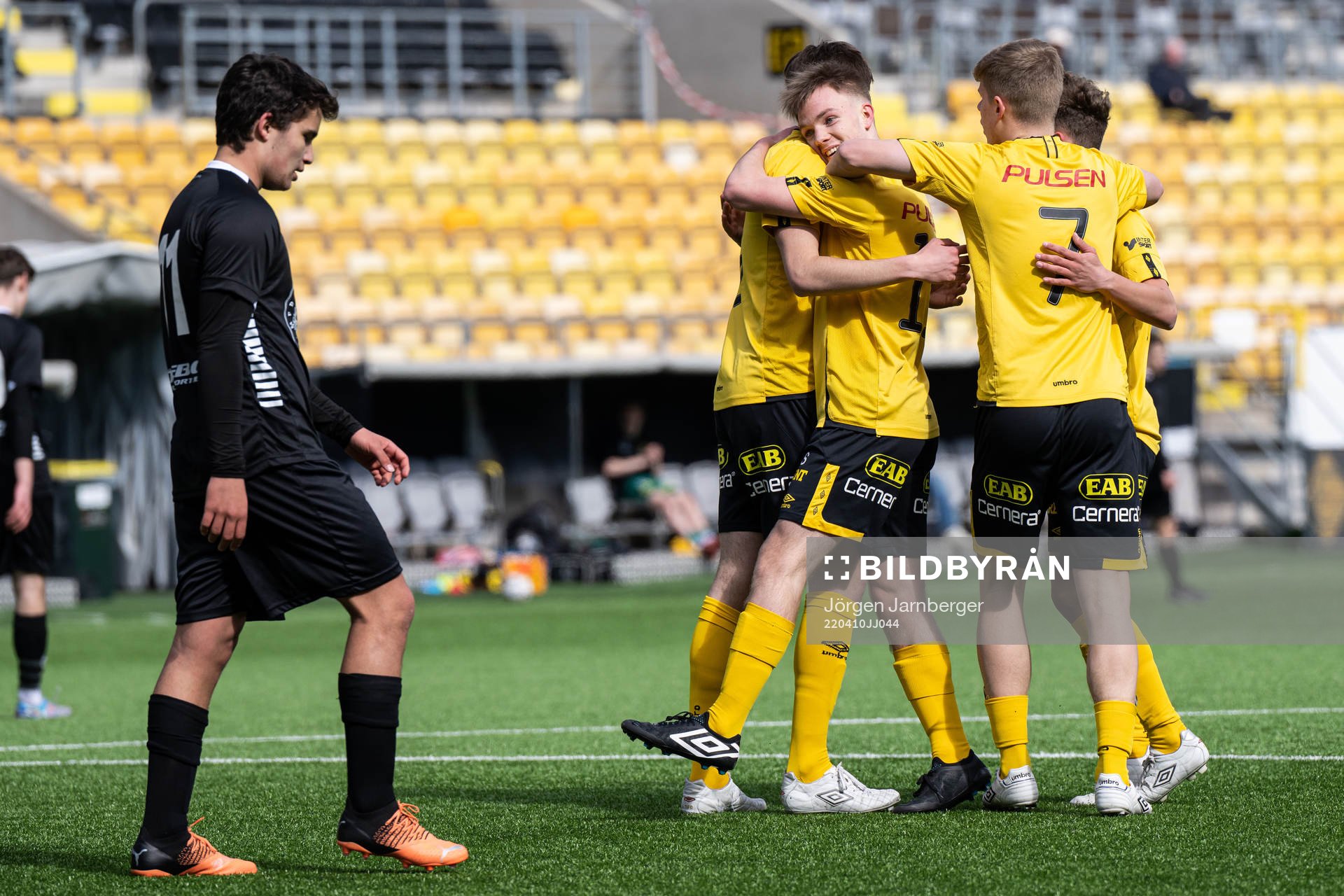 Elfsborgs Theo Eliasson jublar med lagkamraterna