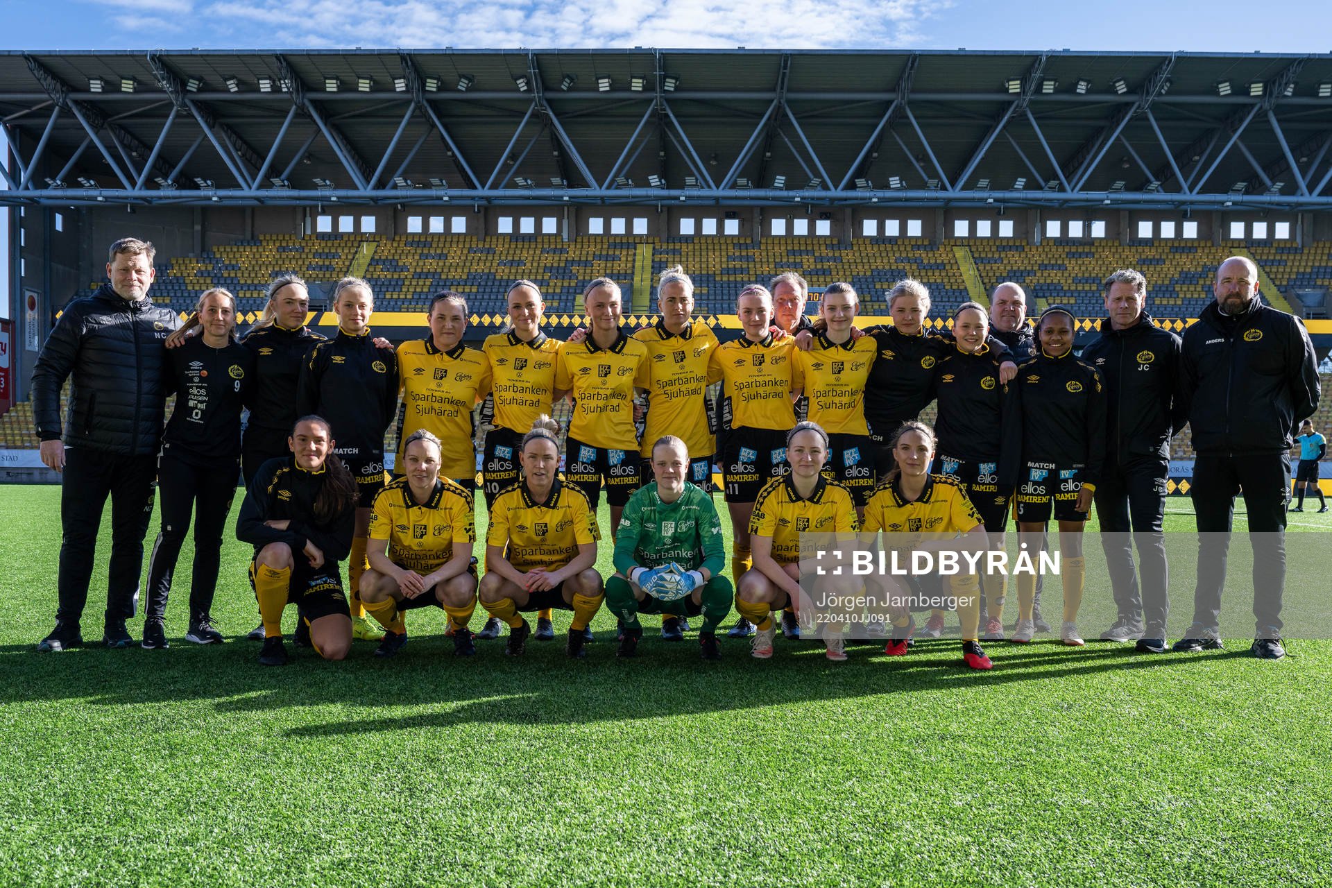Elfsborgs startelva med övriga spelare och ledare