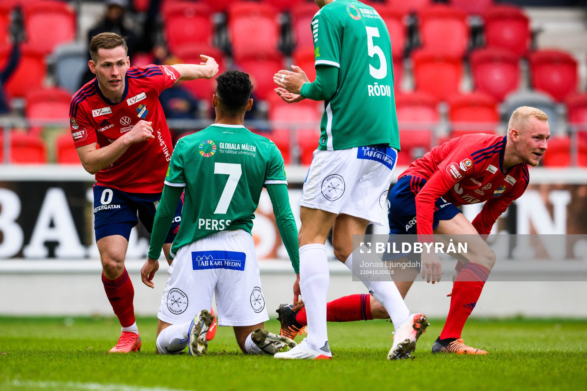 Östers Alex Thor Hauksson och Adam Bergmark Wiberg jublar
