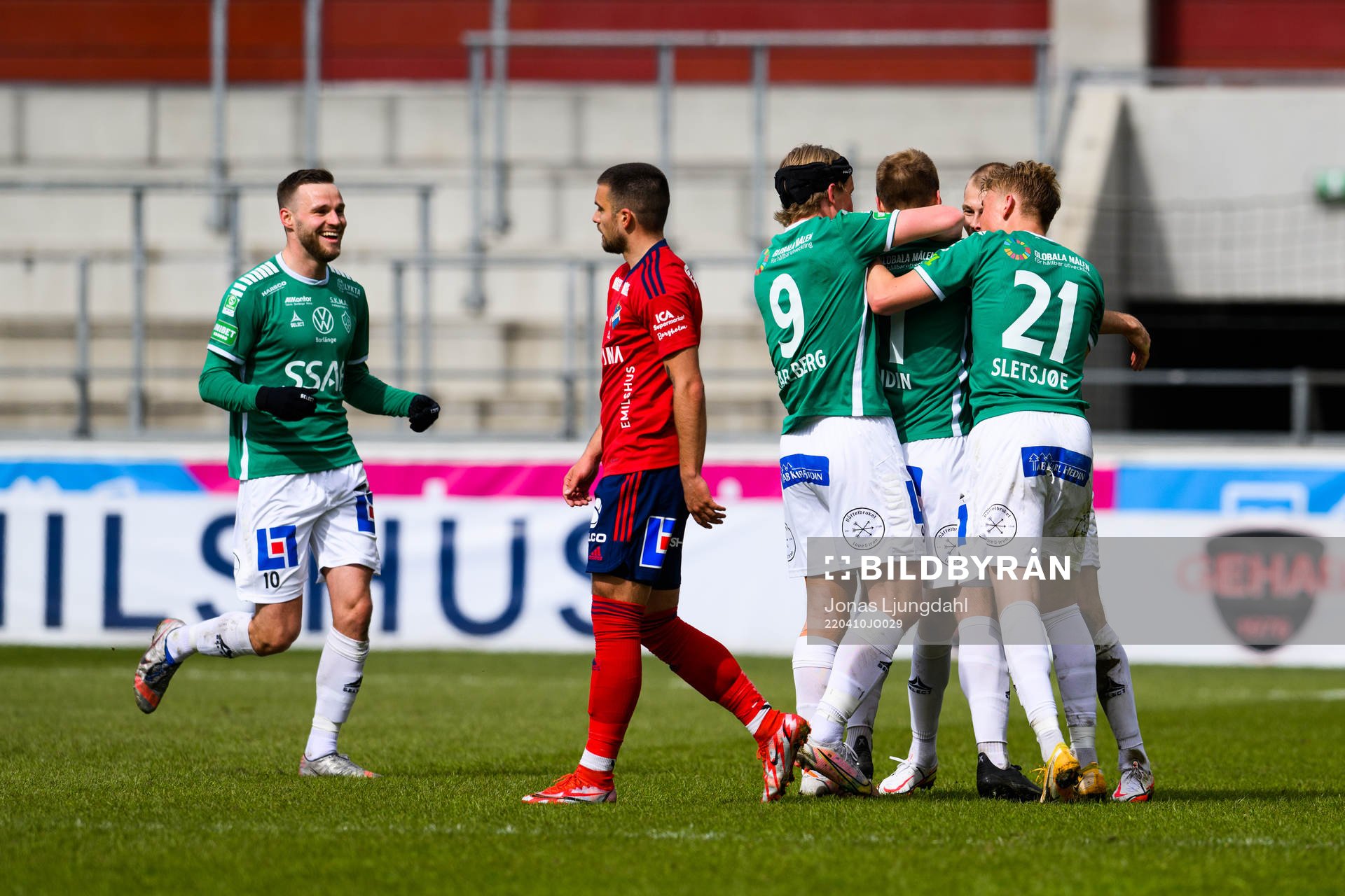 Brages spelare jublar efter 1-2 under fotbollsmatchen i Superettan mellan Öster och Brage den 10 april 2022 i Växjö. 