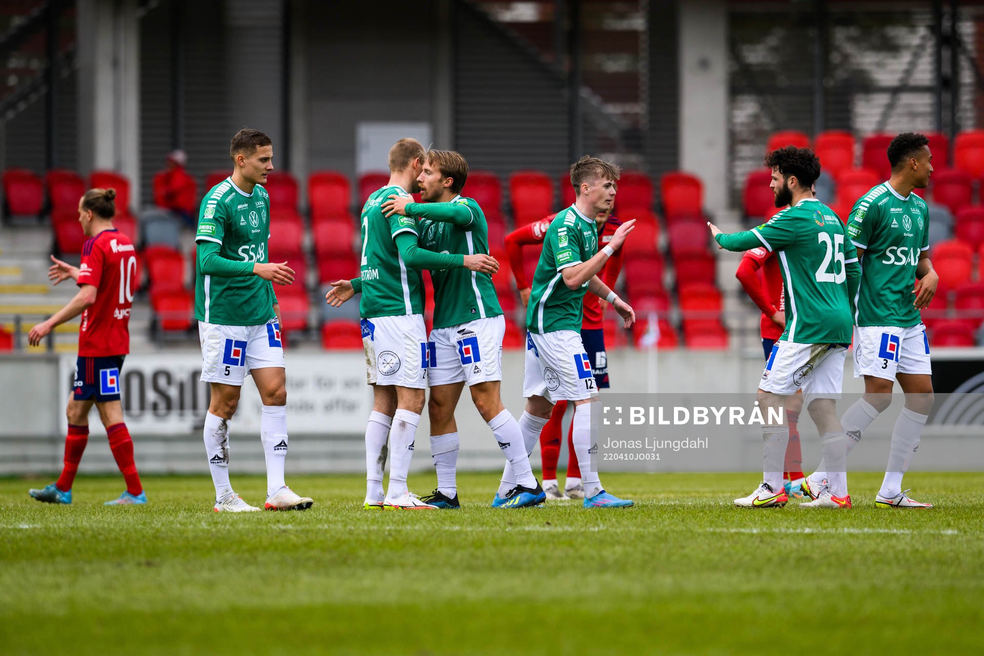 Brages spelare jublar