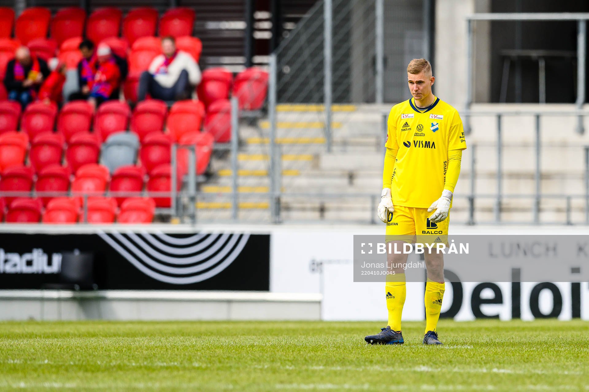 Östers målvakt Mathias Nilsson deppar
