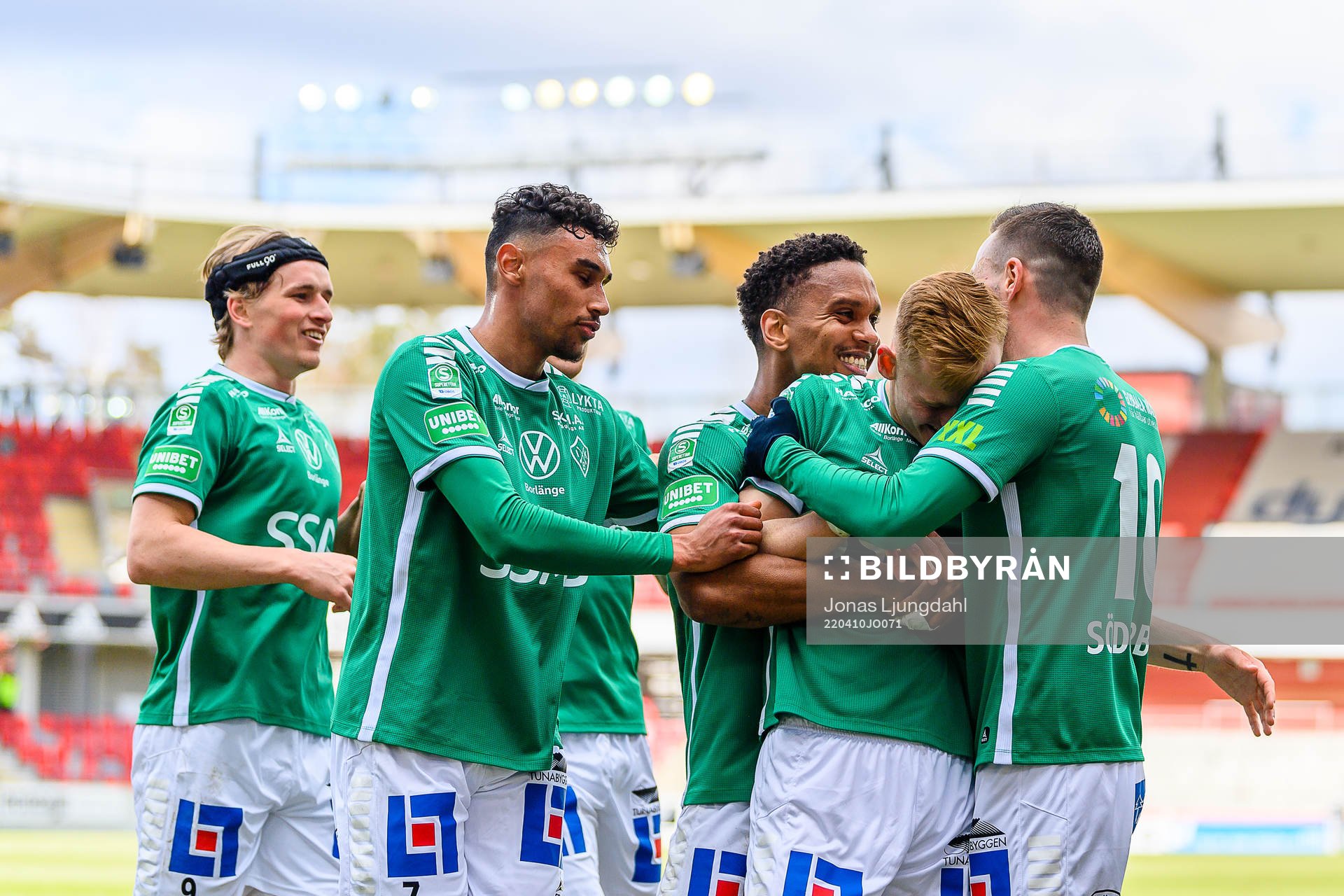 Brages Christopher Redenstrand jublar