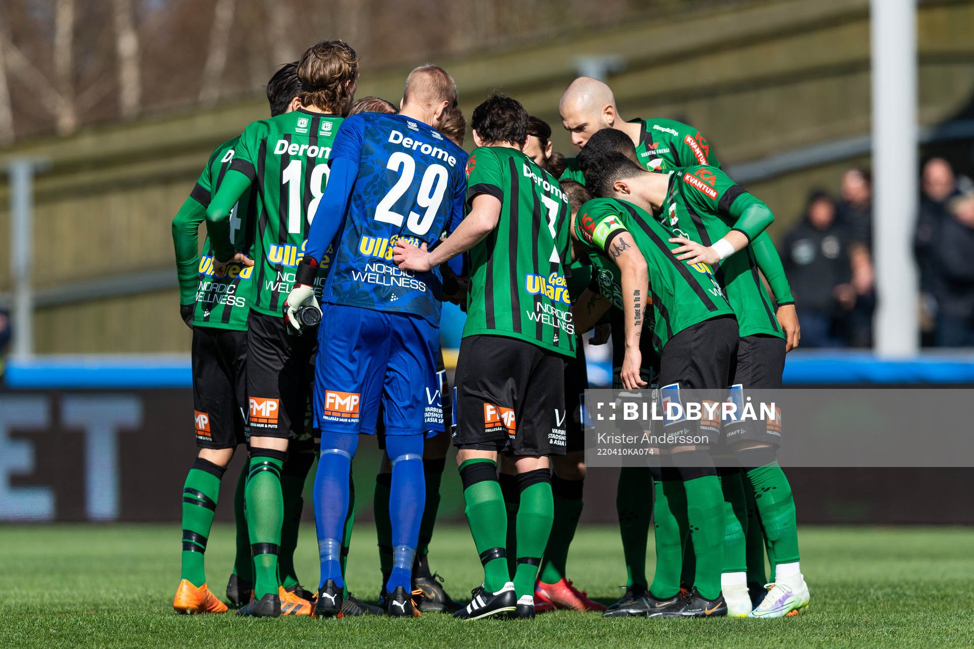 Varbergs spelare före fotbollsmatchen i Allsvenskan mellan