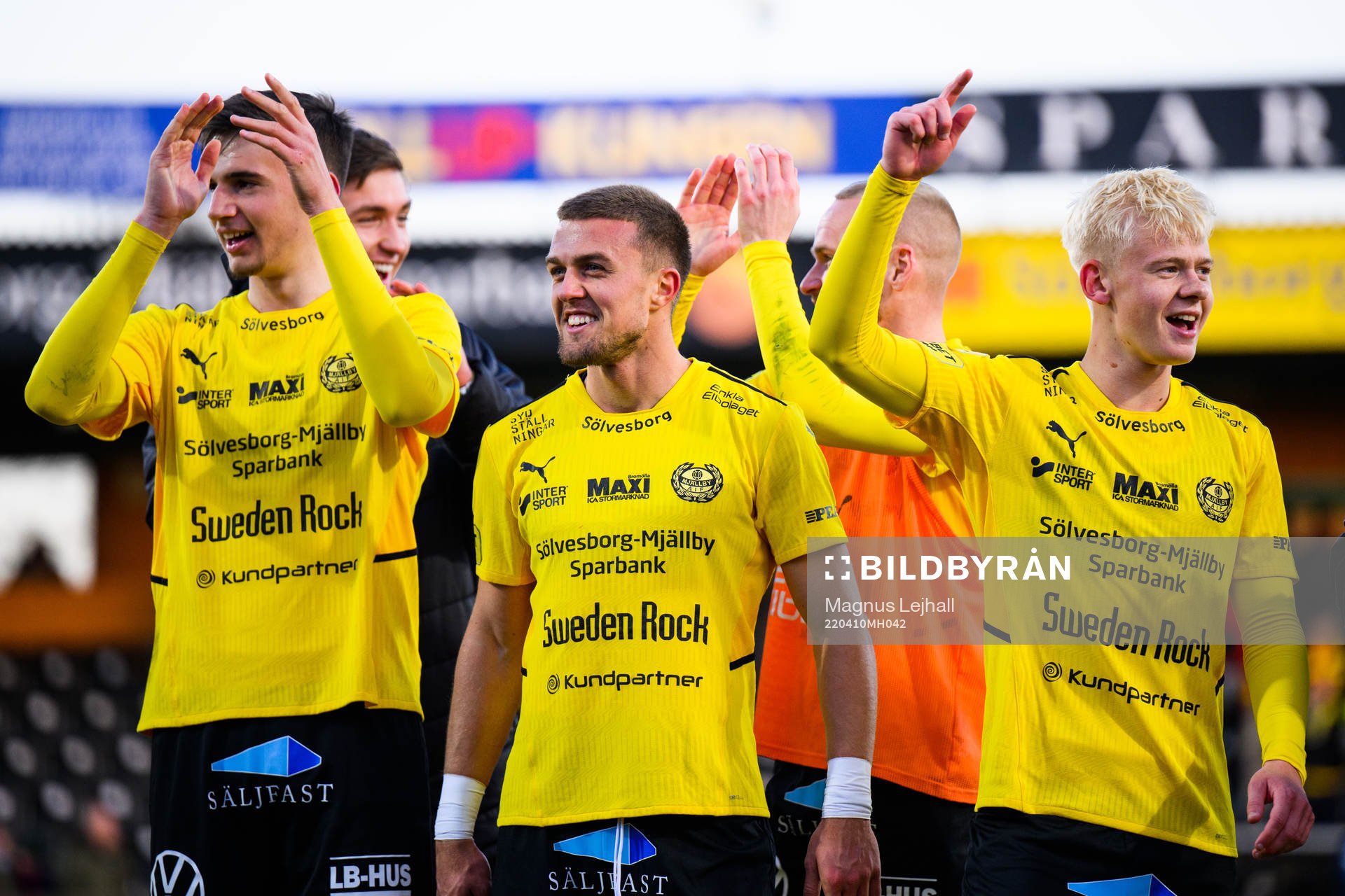 Mjällbys spelare jublar