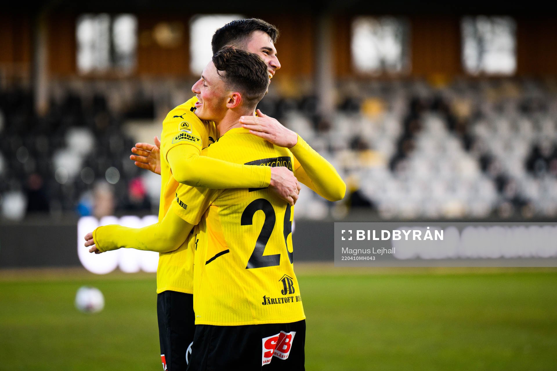 Mjällbys Noah Persson och Noah Eile jublar