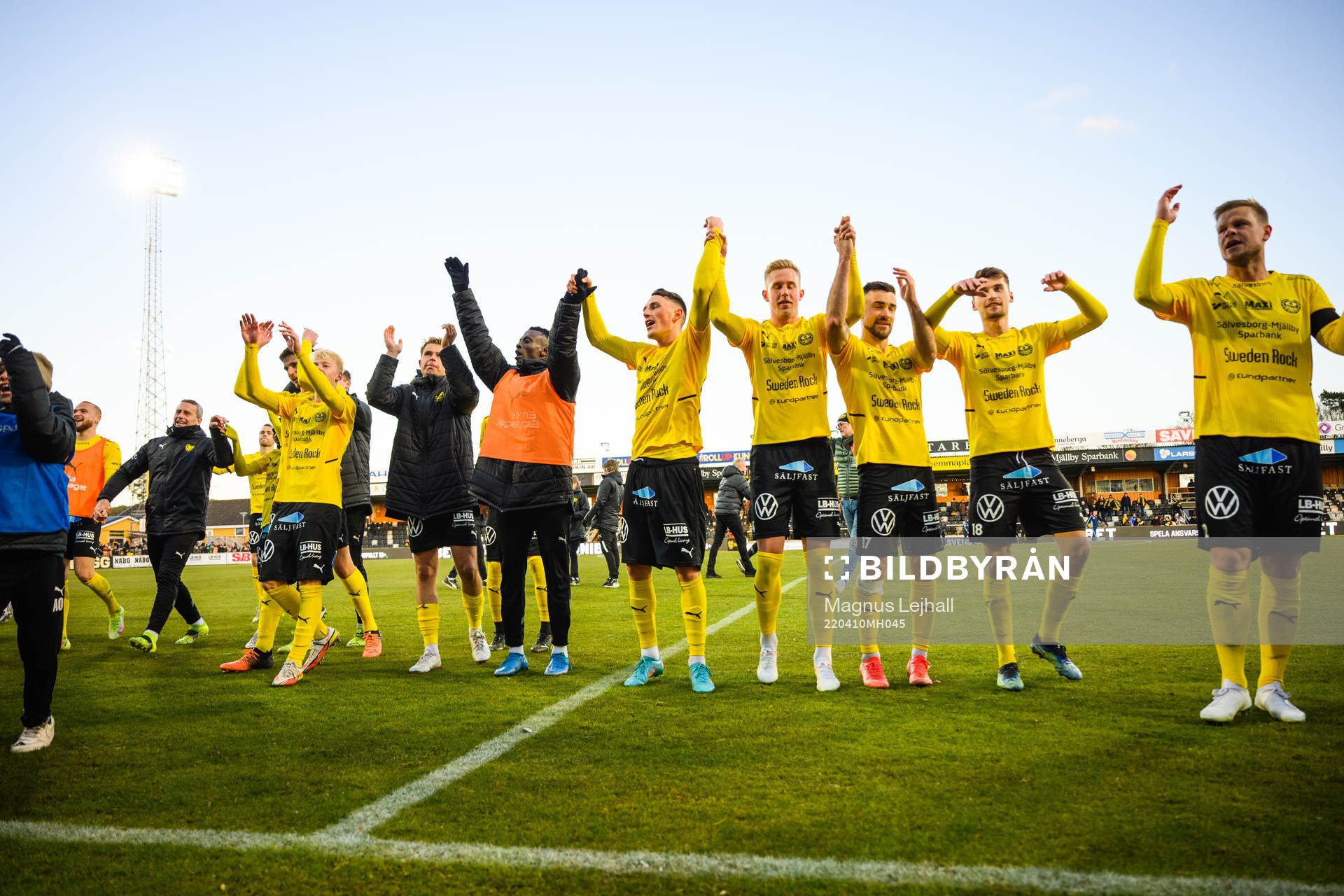 Mjällbys spelare jublar